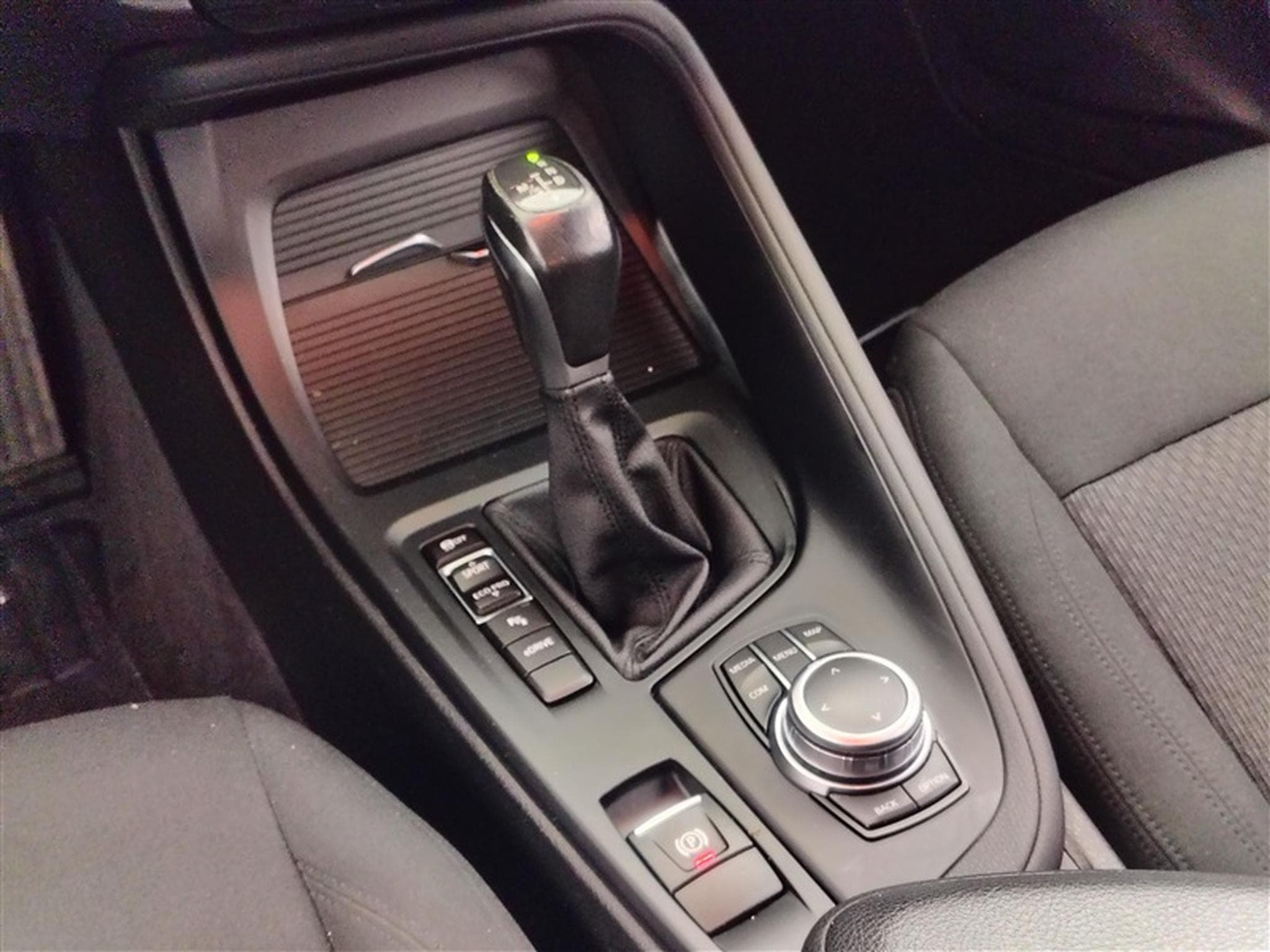 BMW X1 PHEV 1.5iA xDrive25e NAVI / FULL LED / CARPLAY (2022) - Photo 12