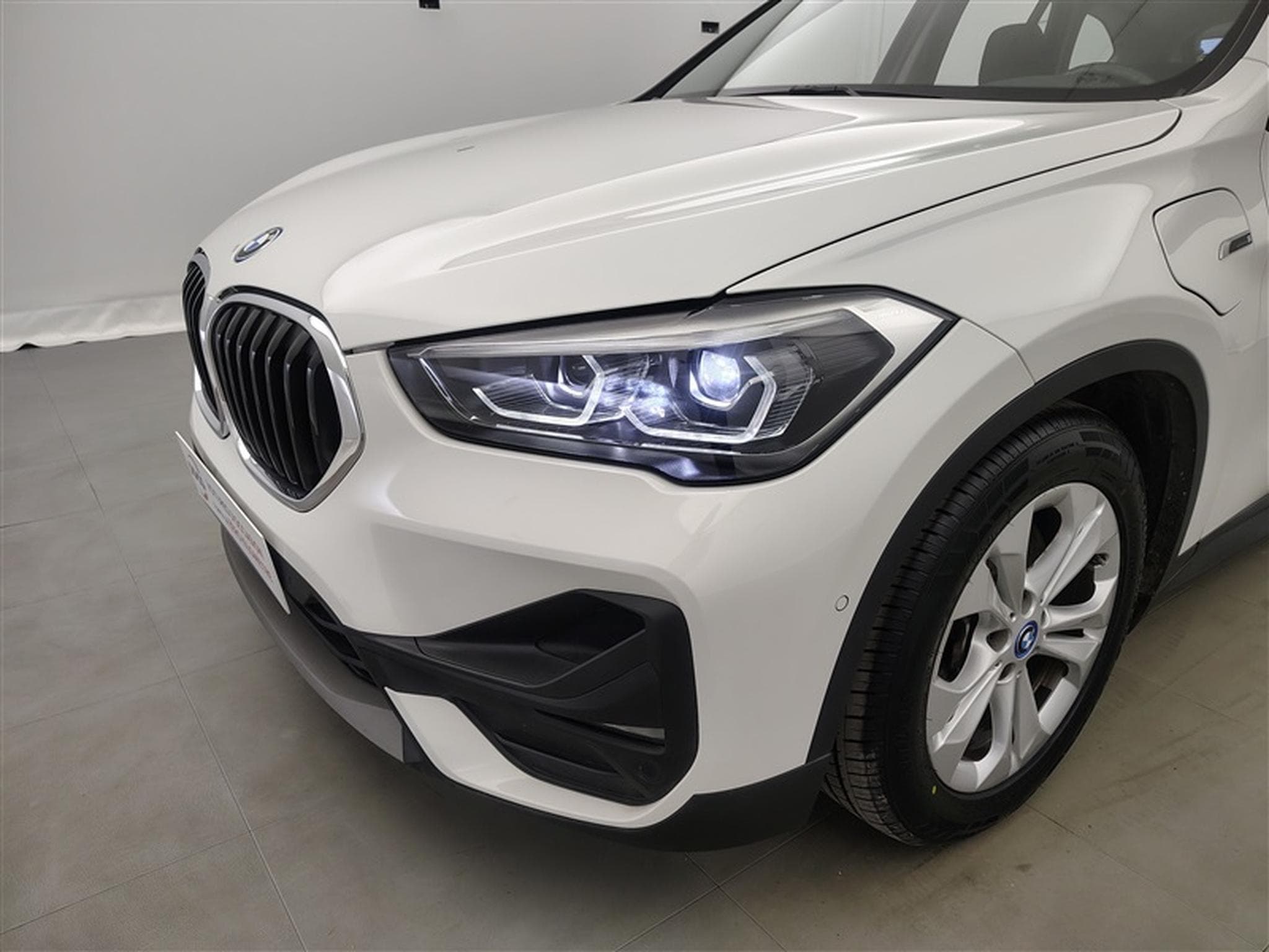 BMW X1 PHEV 1.5iA xDrive25e NAVI / FULL LED / CARPLAY (2022) - Photo 15