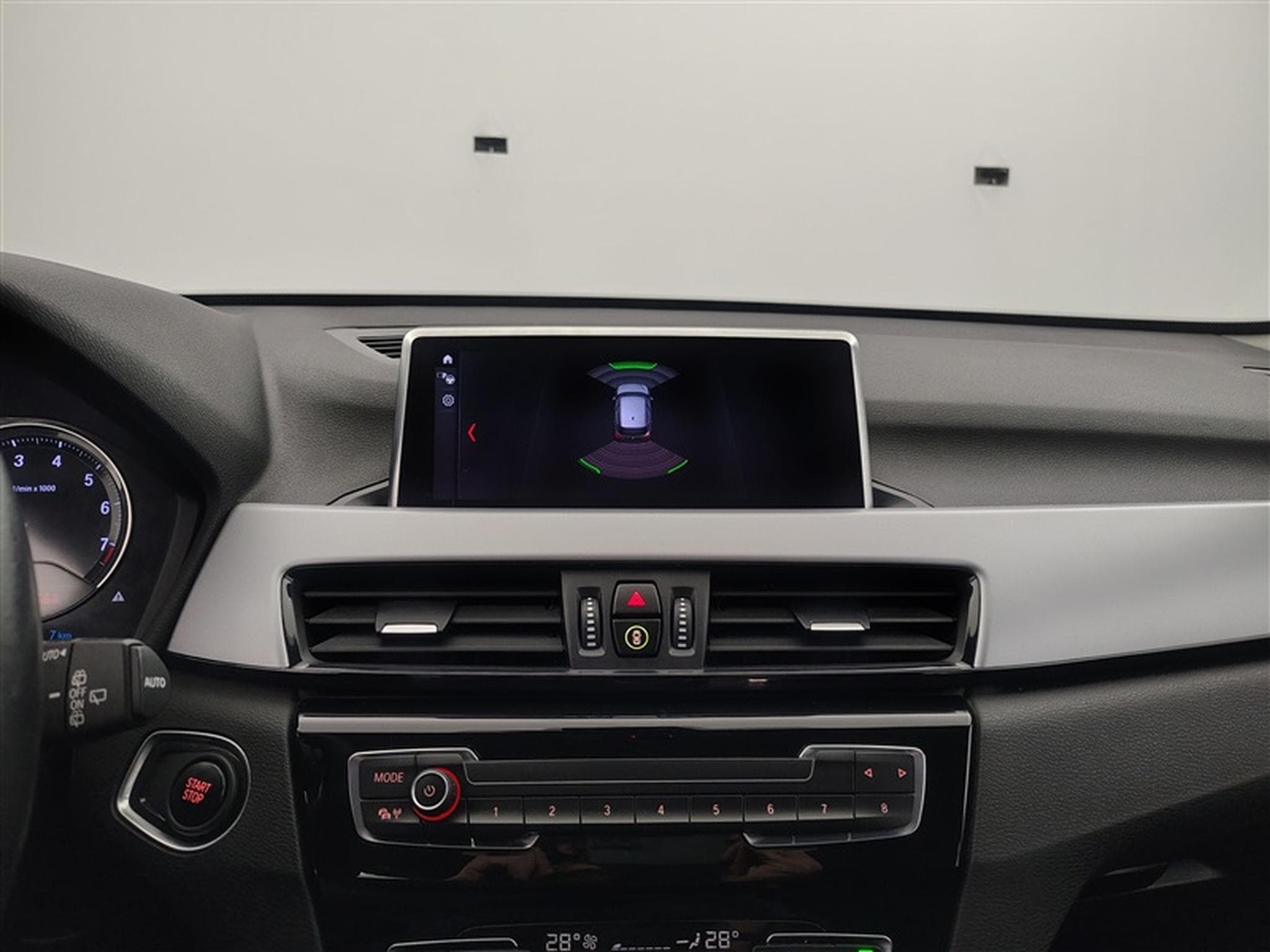 BMW X1 PHEV 1.5iA xDrive25e NAVI / FULL LED / CARPLAY (2022) - Photo 18