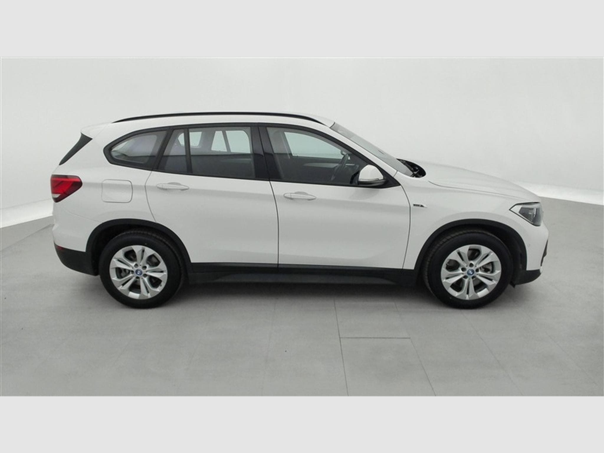 BMW X1 PHEV 1.5iA xDrive25e NAVI / FULL LED / CARPLAY (2022) - Photo 25