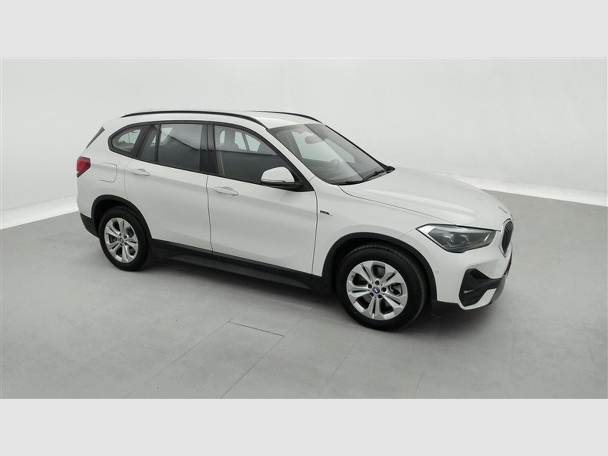 BMW X1 PHEV 1.5iA xDrive25e NAVI / FULL LED / CARPLAY (2022) - Photo 24