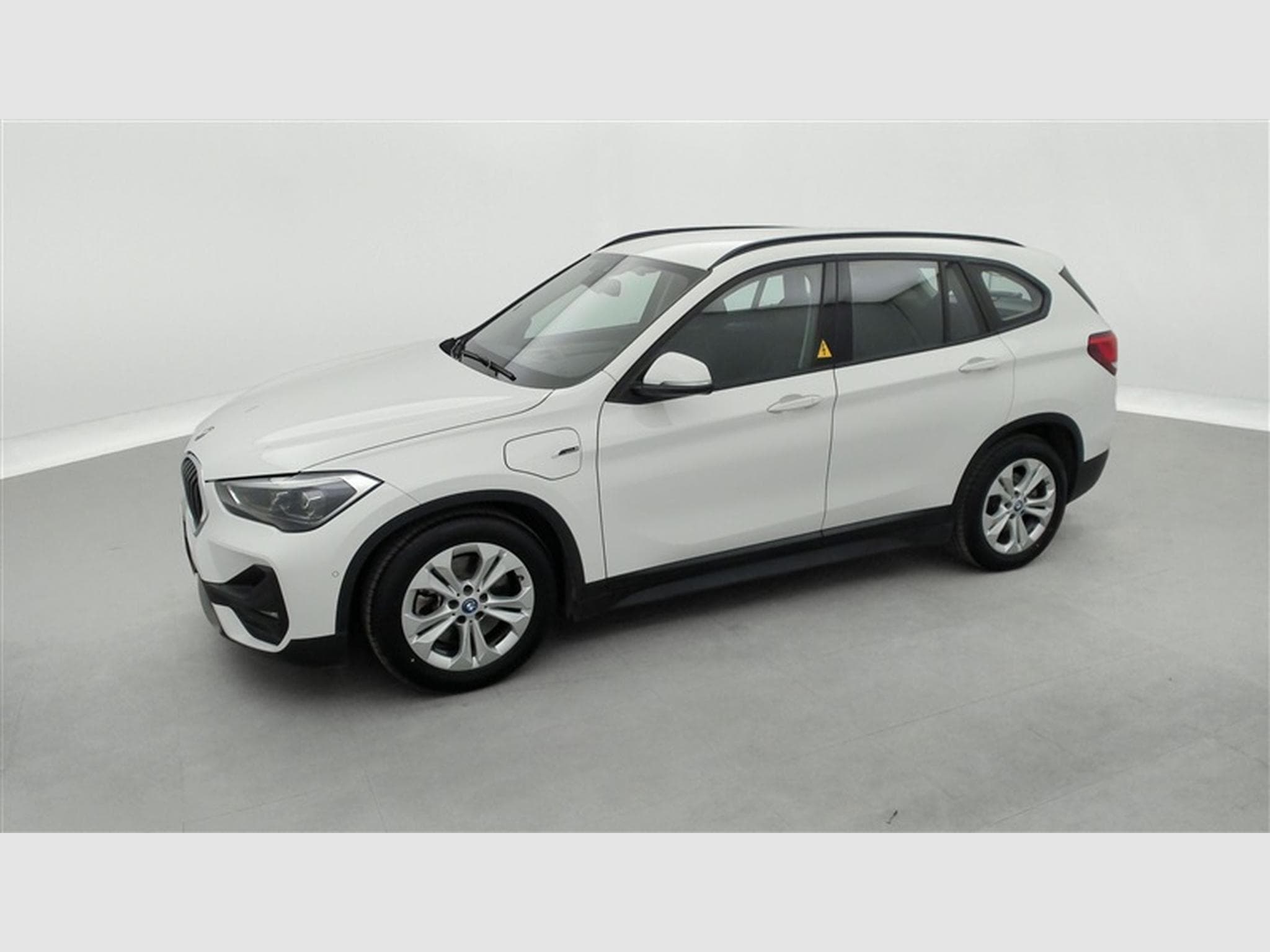 BMW X1 PHEV 1.5iA xDrive25e NAVI / FULL LED / CARPLAY (2022) - Photo 22