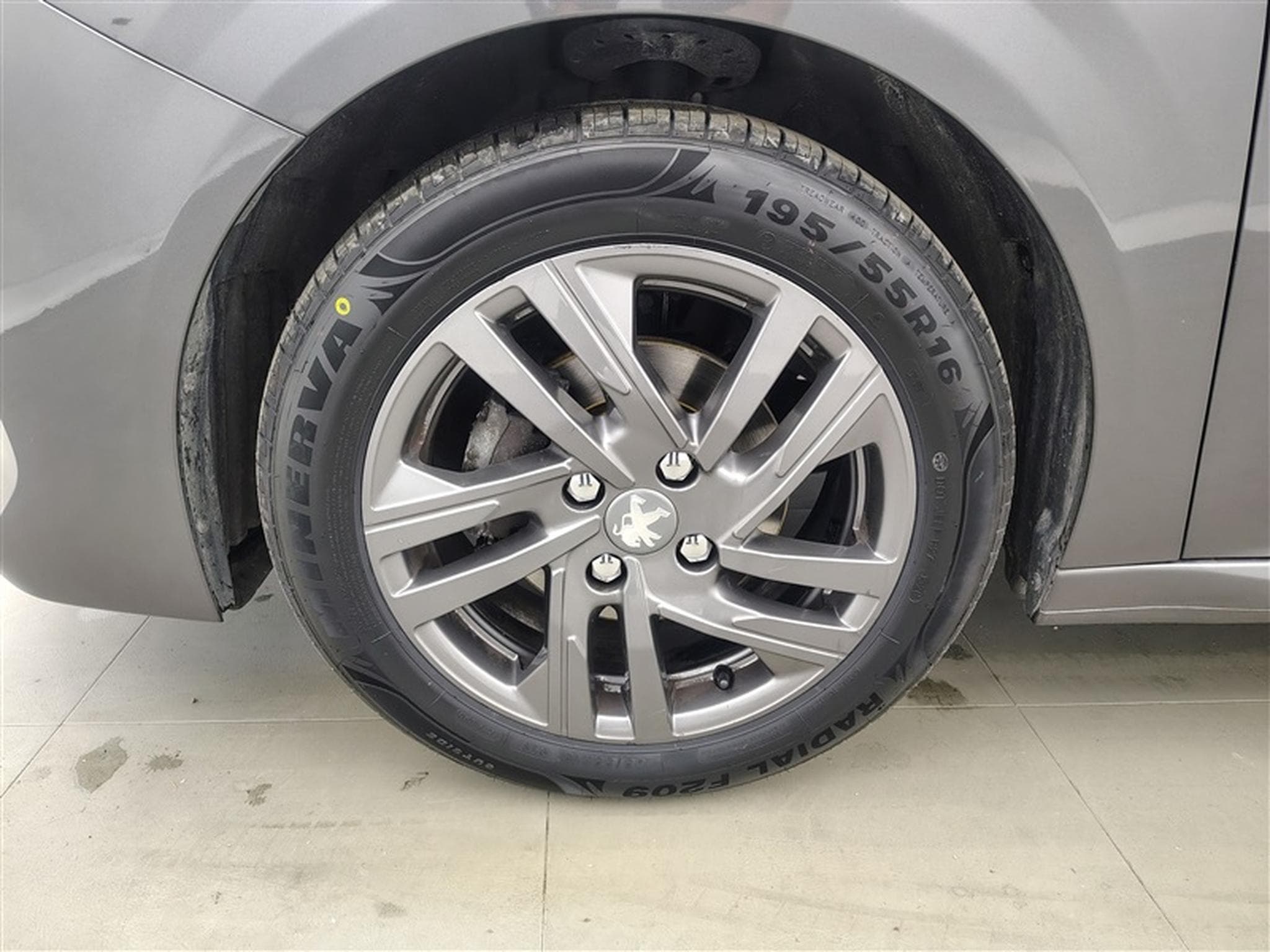 Peugeot 208 1.2i PureTech Active Pack NAVI/JA/PDC (2022) - Photo 6