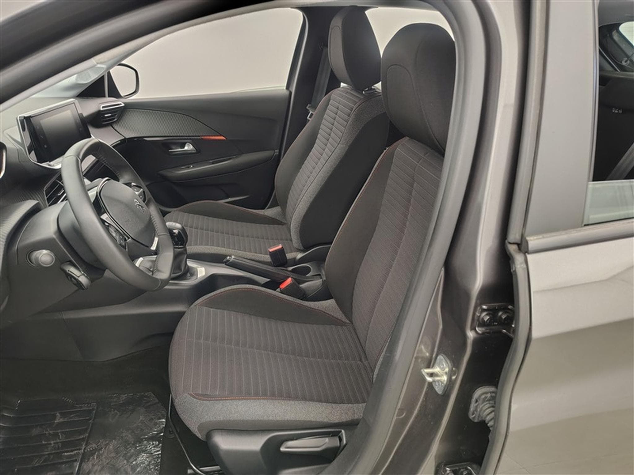 Peugeot 208 1.2i PureTech Active Pack NAVI/JA/PDC (2022) - Photo 7