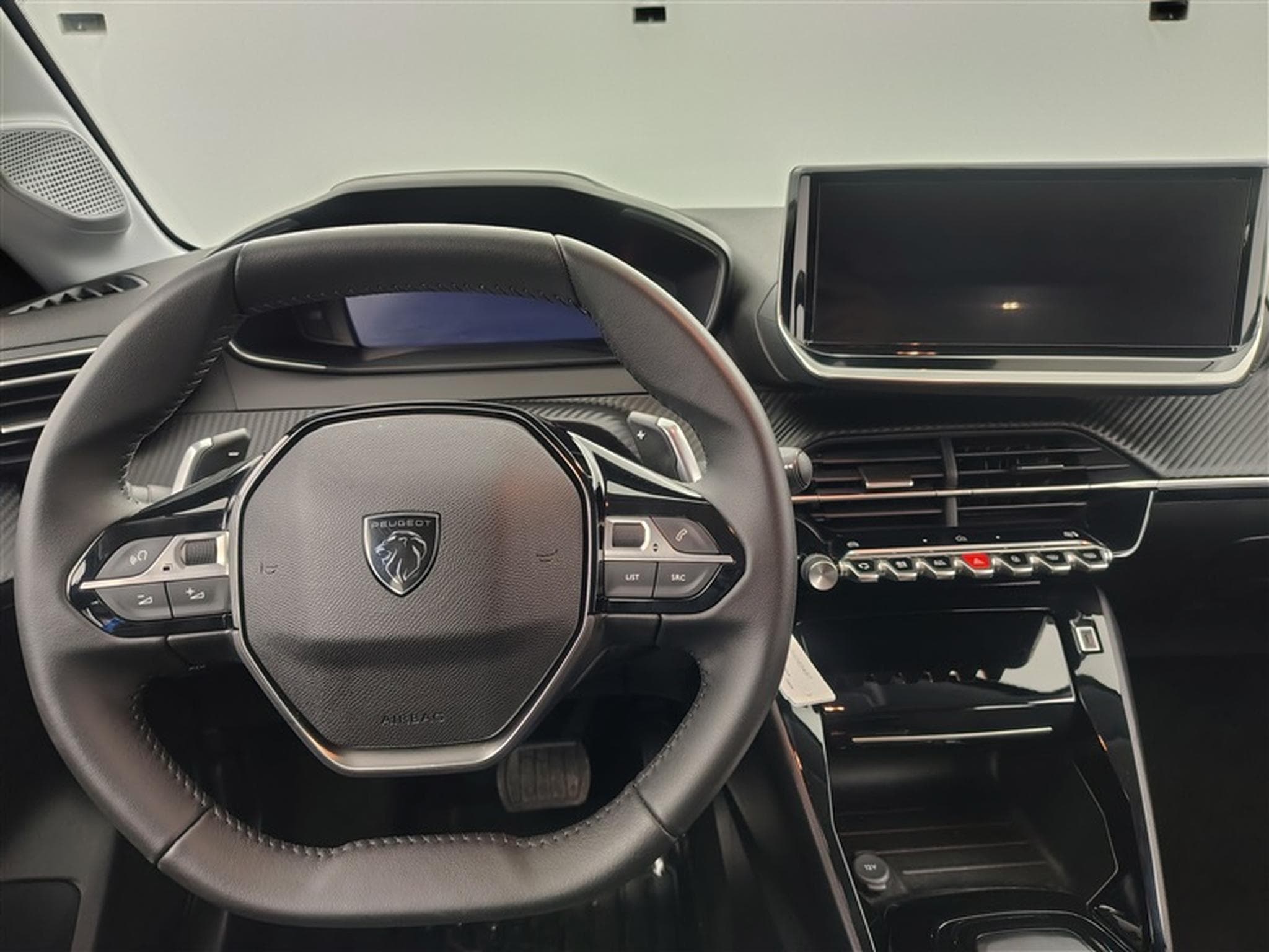Peugeot 208 1.2 Hybrid 100cv e-DSC6 Allure CARPLAY / FULL LED / S-CUIR (2025) - Photo 9