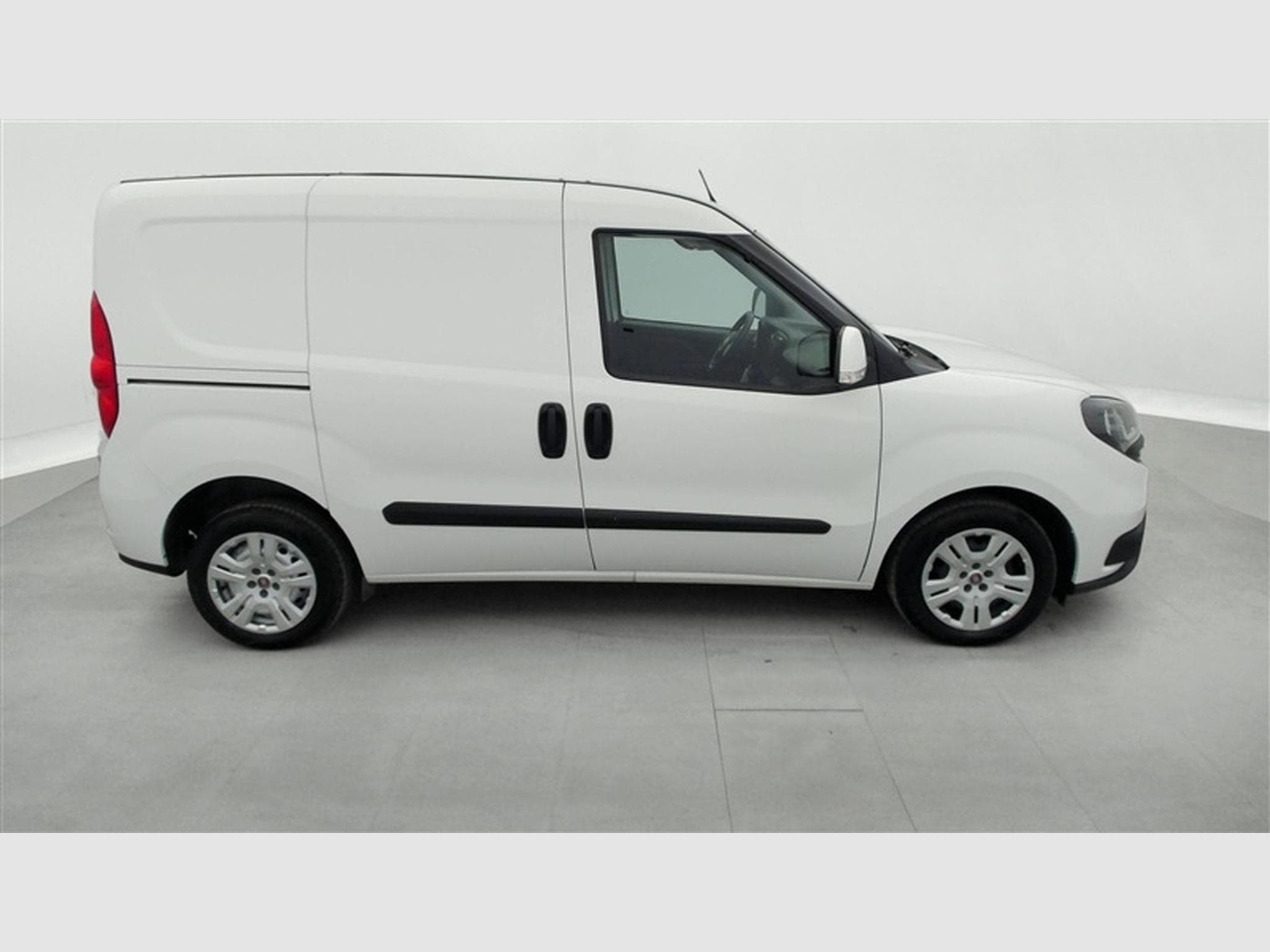 Fiat Doblo 1.6 MJET Cargo CLIM / CARPLAY (2023) - Photo 3