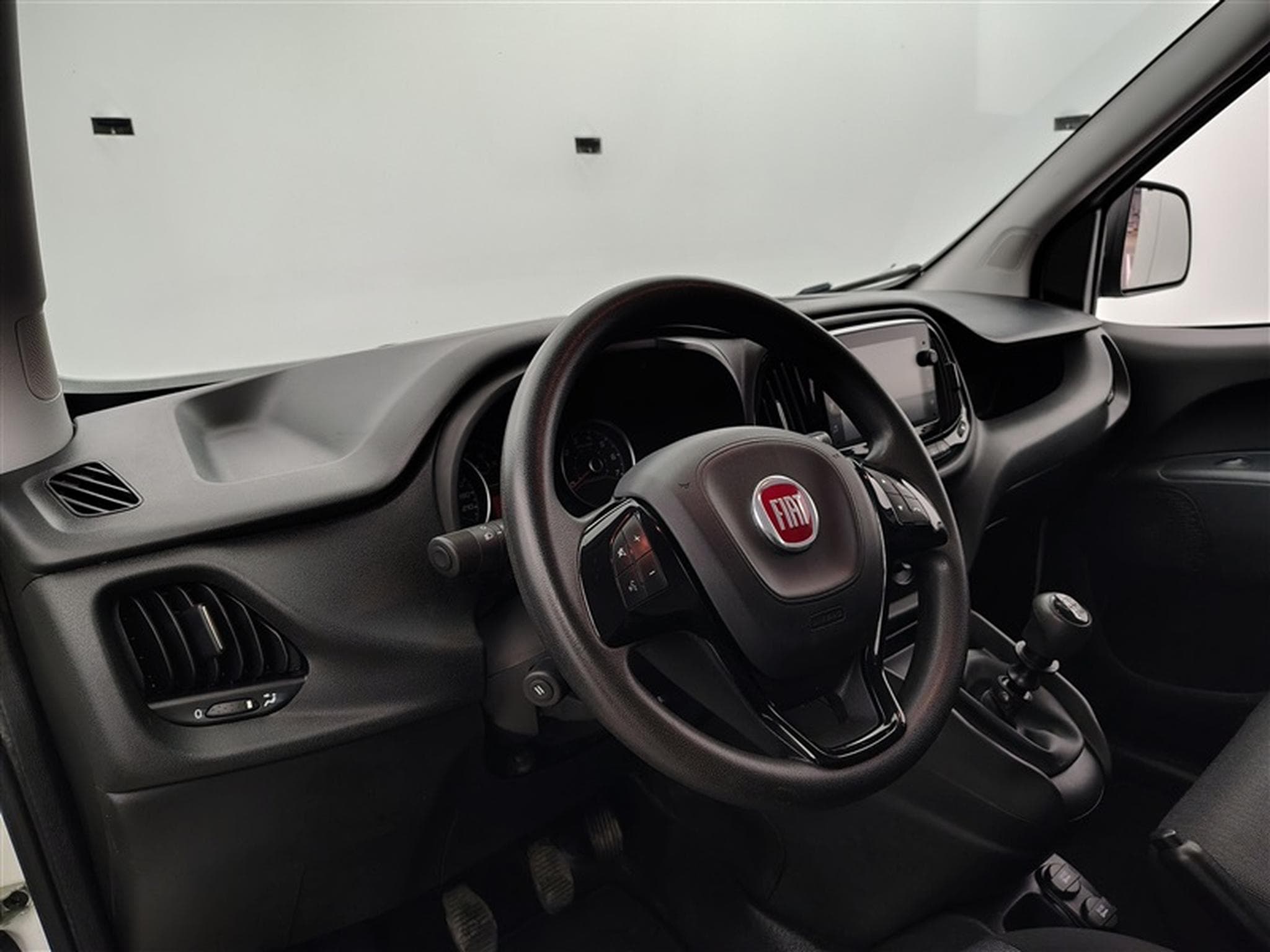 Fiat Doblo 1.6 MJET Cargo CLIM / CARPLAY (2023) - Photo 8