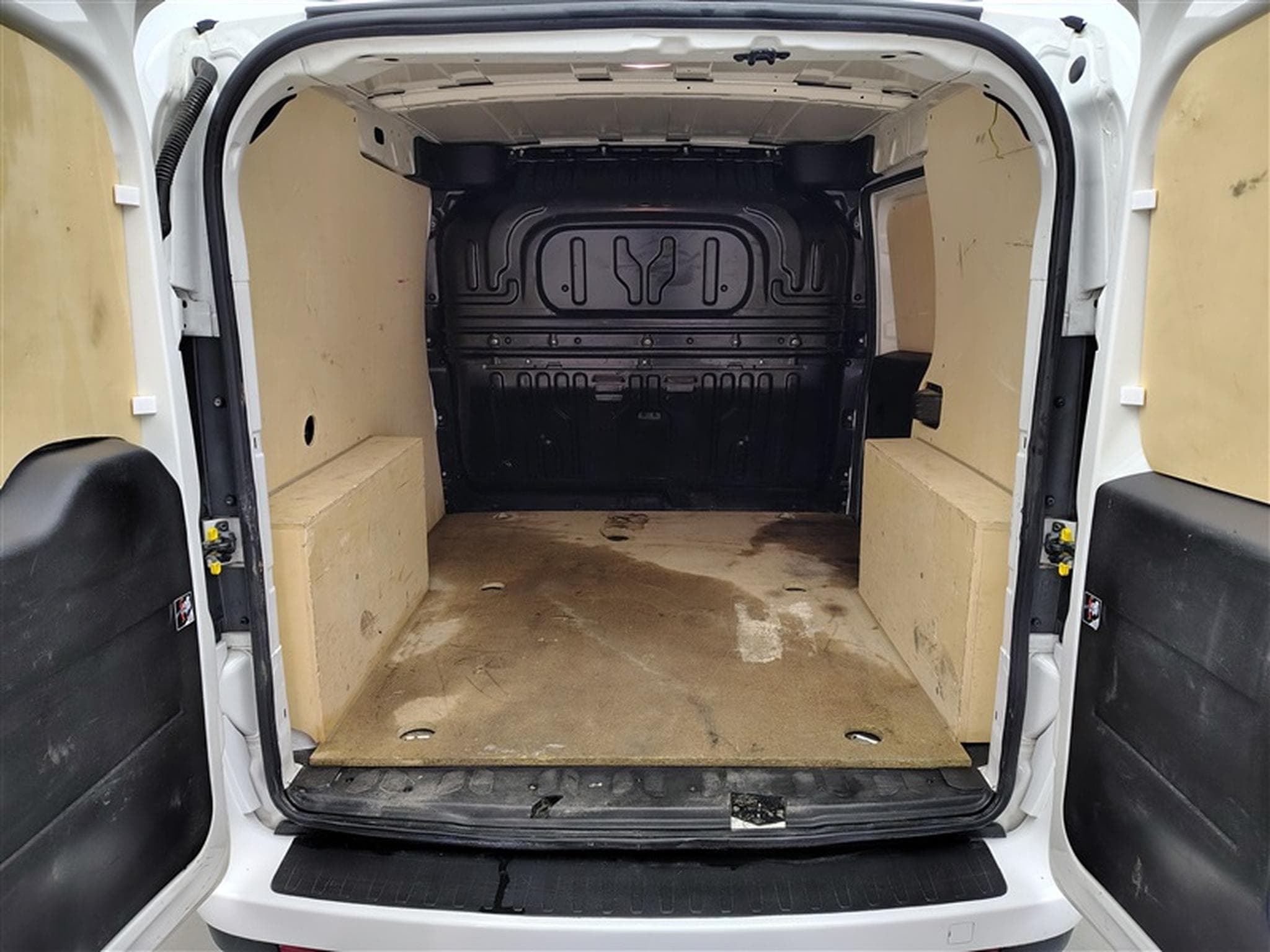 Fiat Doblo 1.6 MJET Cargo CLIM / CARPLAY (2023) - Photo 15
