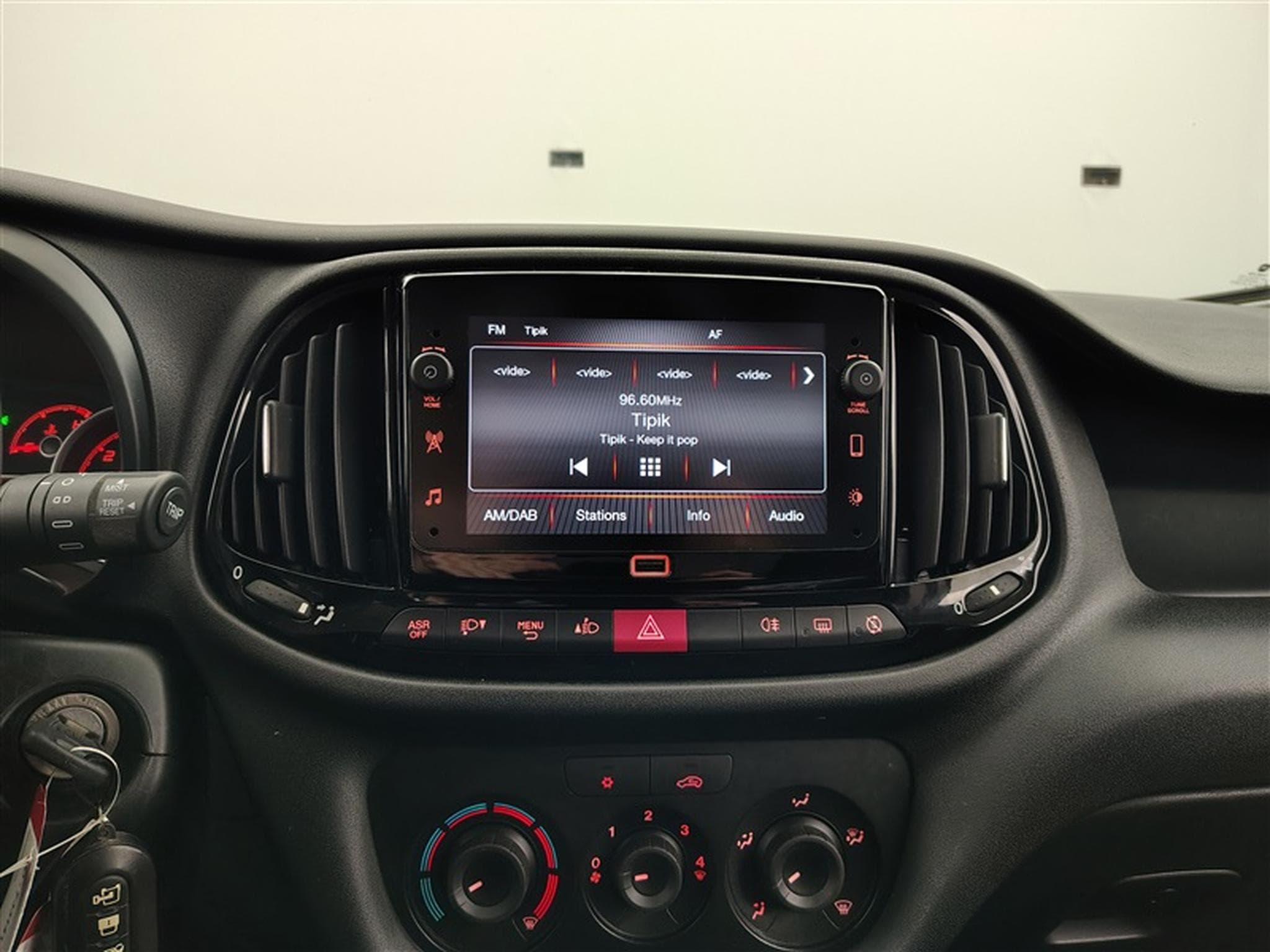 Fiat Doblo 1.6 MJET Cargo CLIM / CARPLAY (2023) - Photo 11