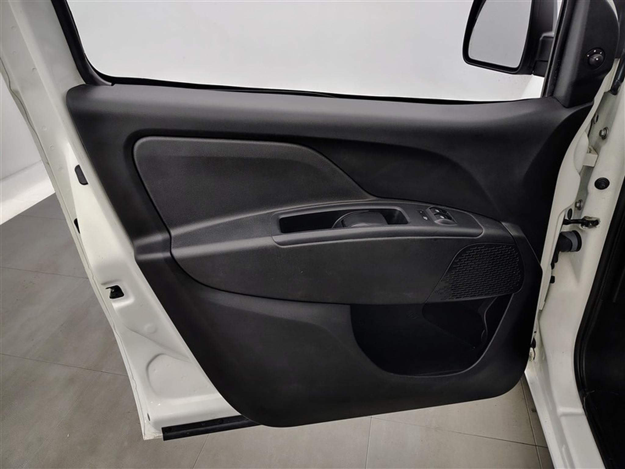 Fiat Doblo 1.6 MJET Cargo CLIM / CARPLAY (2023) - Photo 17