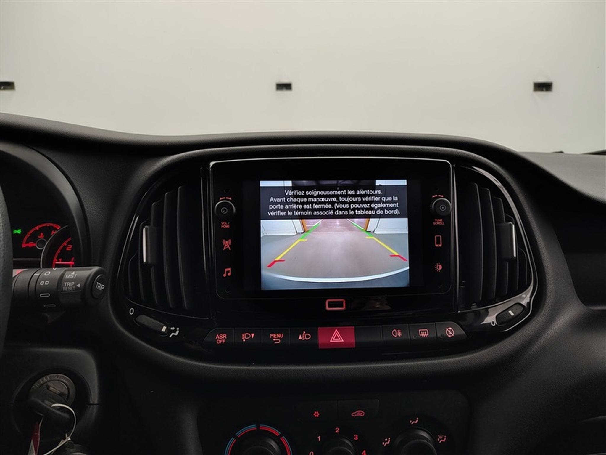Fiat Doblo 1.6 MJET Cargo CLIM / CARPLAY (2023) - Photo 19