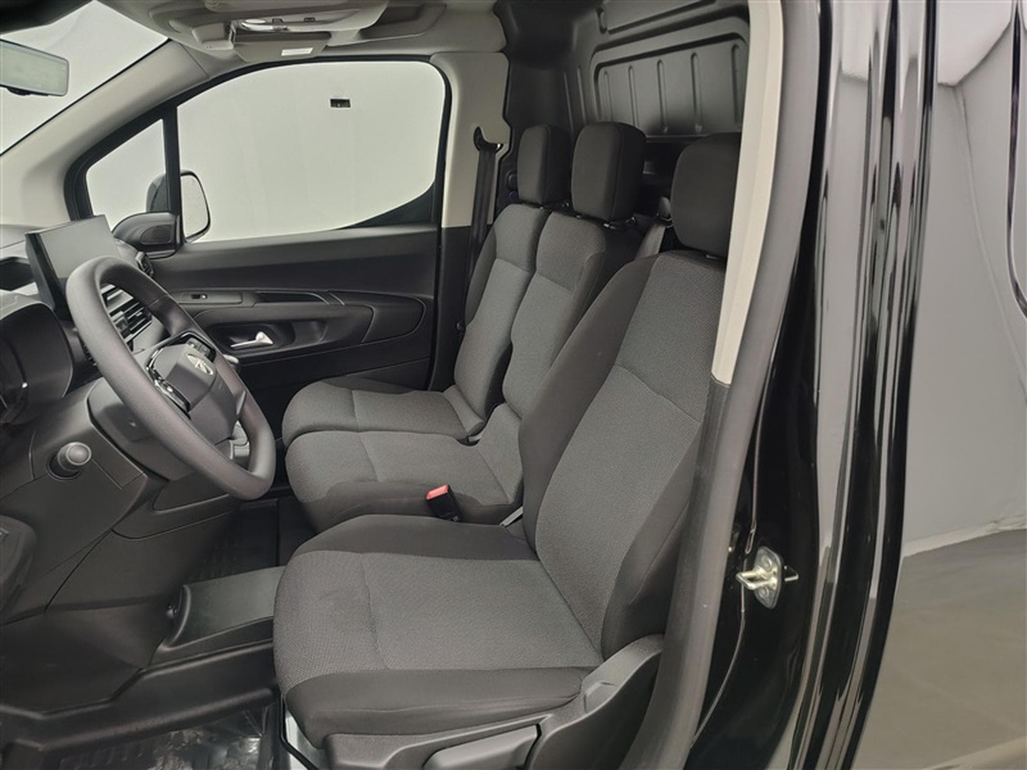 Opel Combo 1.5 TD BlueInj. 3PL  NAVI / FULL LED / PDC AV-AR (2025) - Foto 7