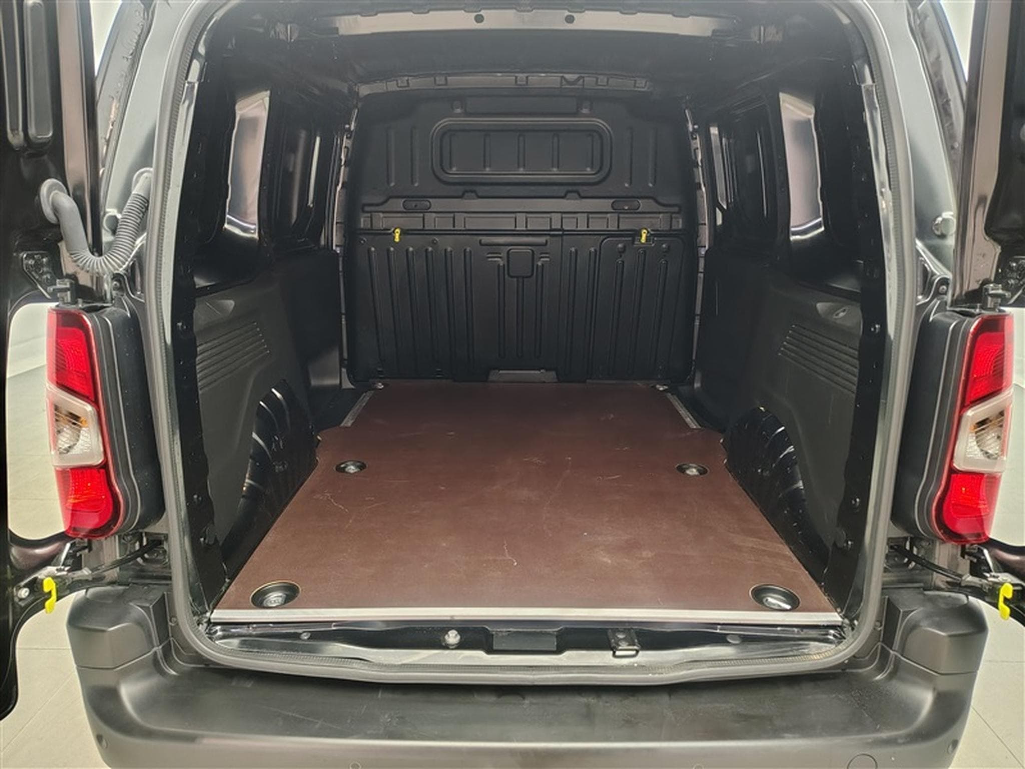 Opel Combo 1.5 TD BlueInj. 3PL  NAVI / FULL LED / PDC AV-AR (2025) - Foto 14