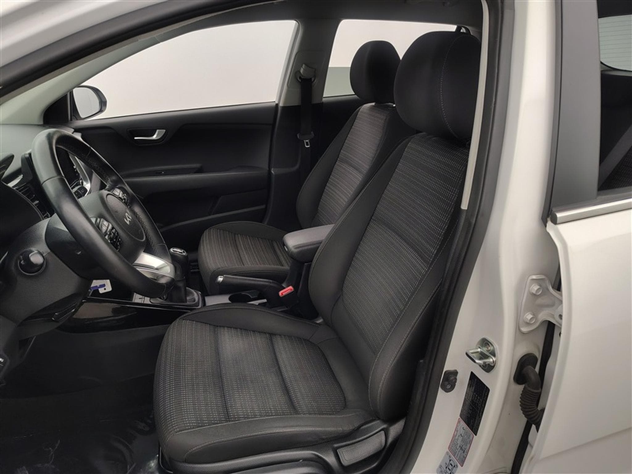 Kia Stonic 1.0 T-GDi 100cv Pulse NAVI / CARPLAY / CAMERA / JA 16" (2022) - Foto 6