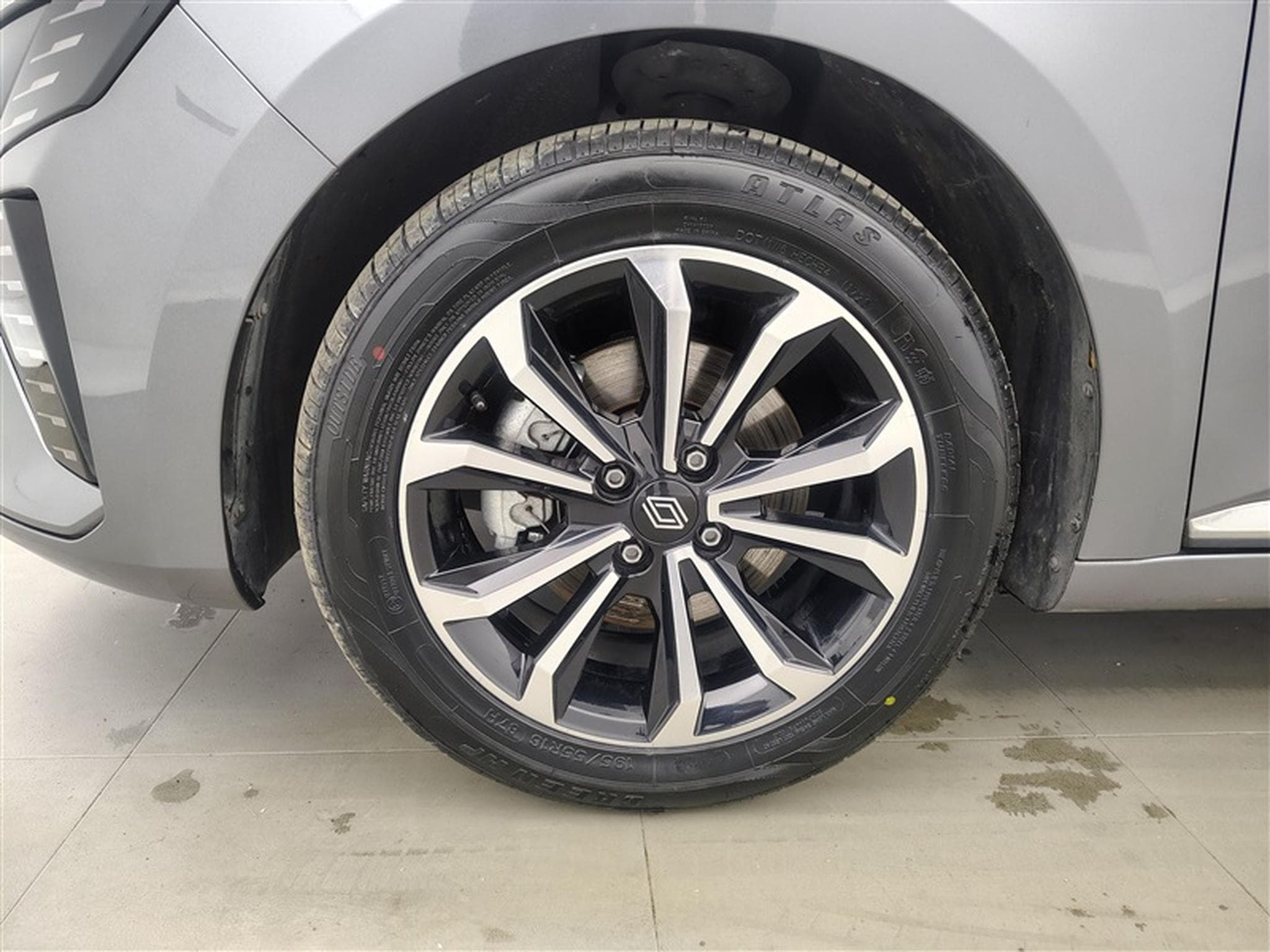 Renault Clio Hybrid 1.6i E-TECH Evolution (2024) - Foto 6