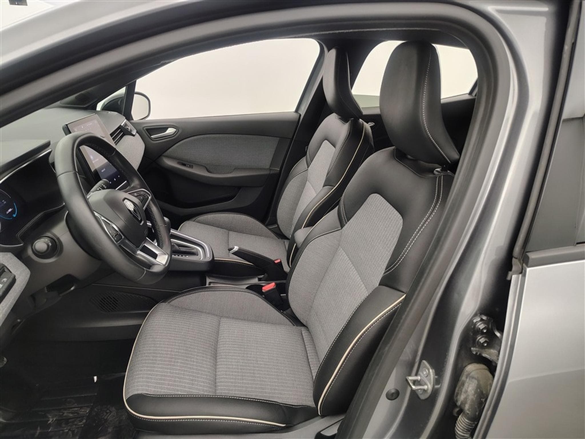 Renault Clio Hybrid 1.6i E-TECH Evolution (2024) - Foto 7