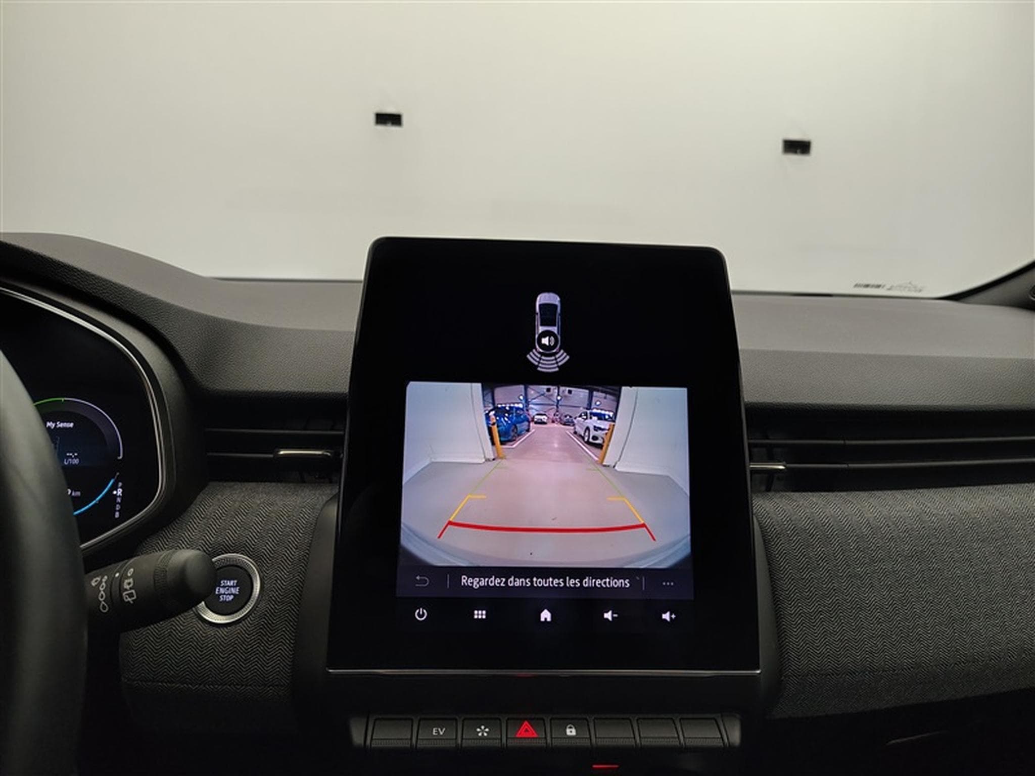 Renault Clio Hybrid 1.6i E-TECH Evolution (2024) - Foto 18