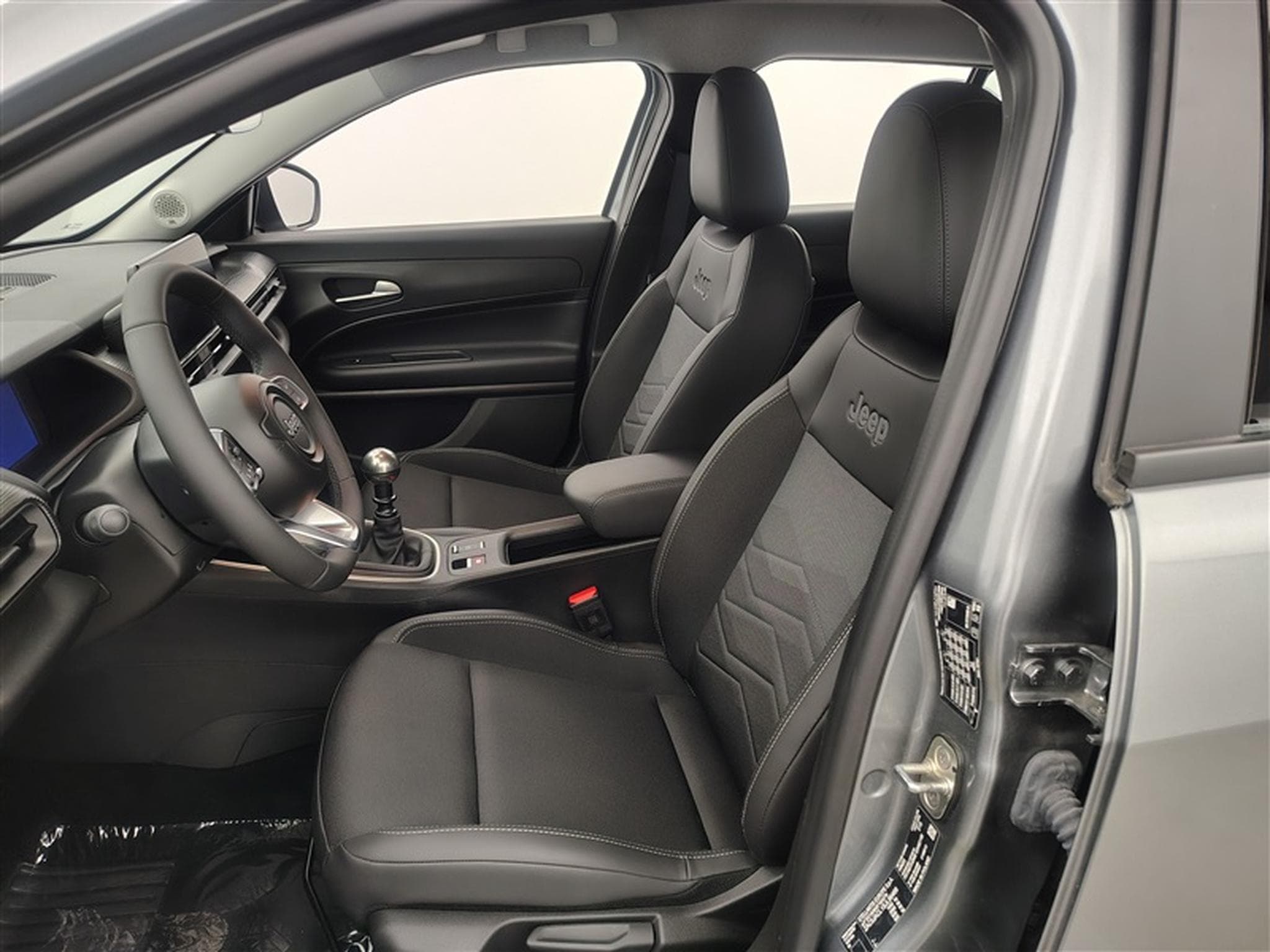 Jeep Avenger 1.2 Turbo 100cv Altitude NAVI / FULL LED / CUIR PARTIEL /CAM (2025) - Photo 7