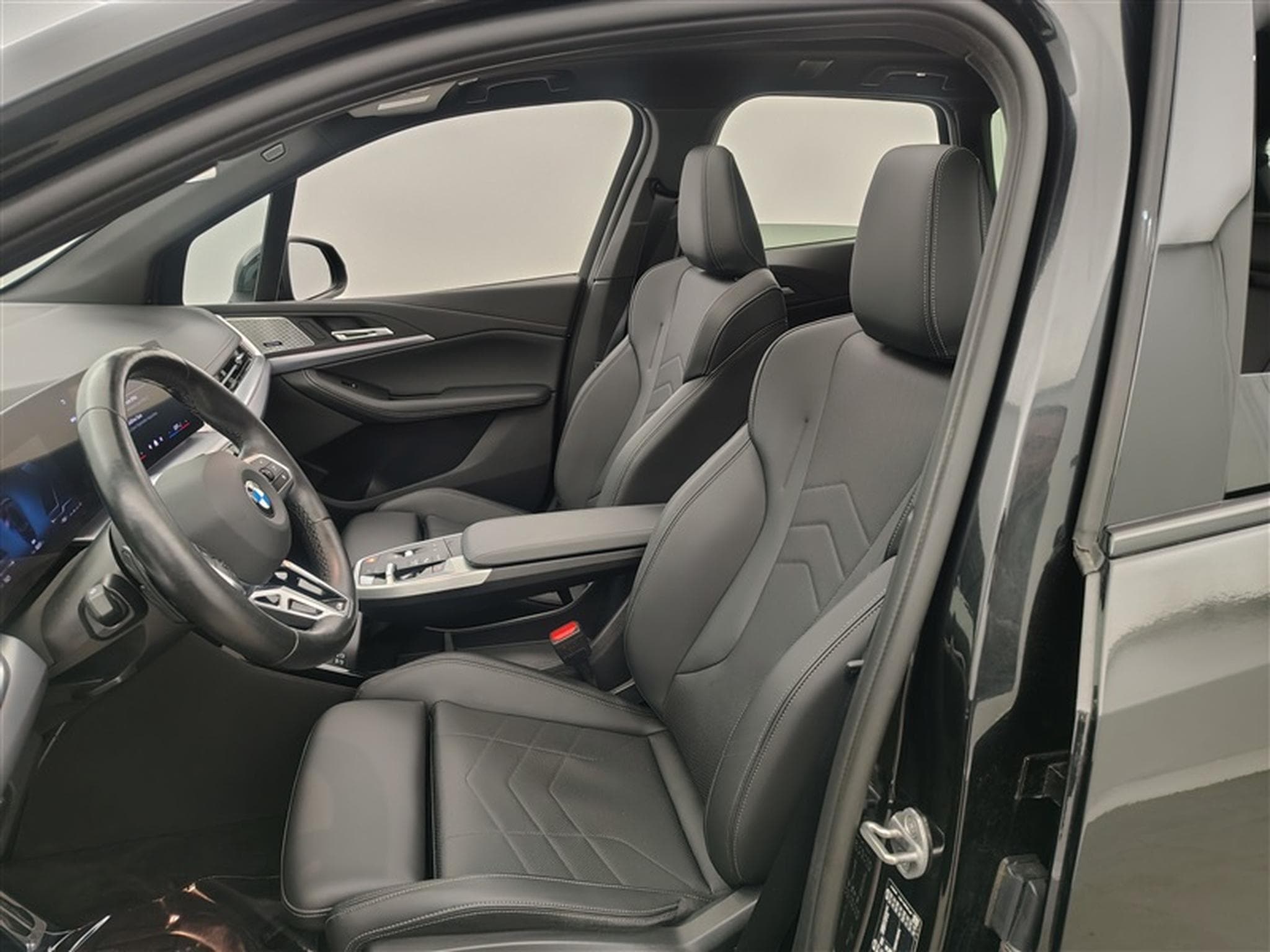 BMW 223 Active Tourer 223I Pack M **NAVI/LED/TOIT OUVRANT** (2024) - Foto 7
