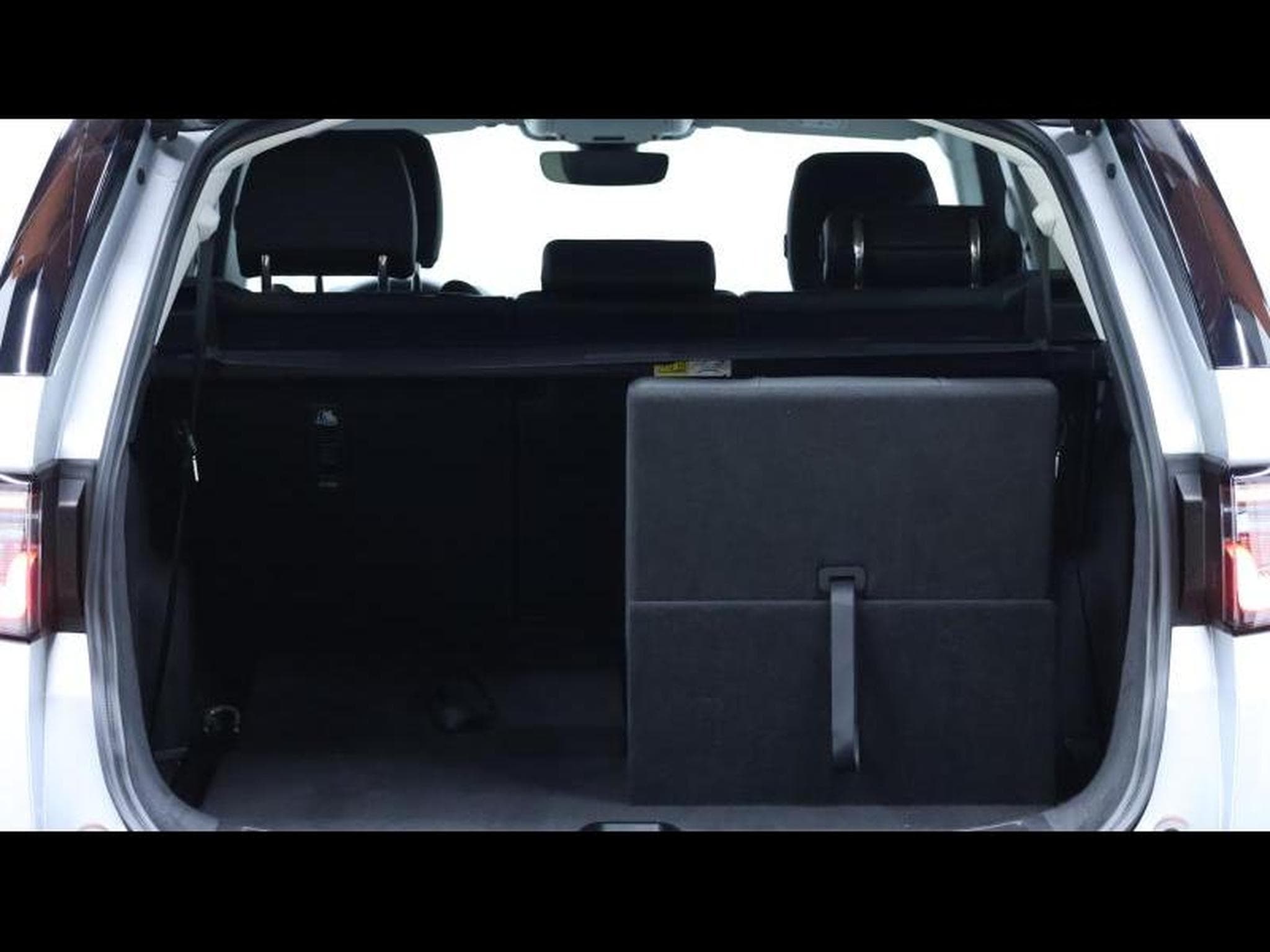 Land-Rover Discovery Sport D165 AWD Auto 7places (2025) - Photo 9