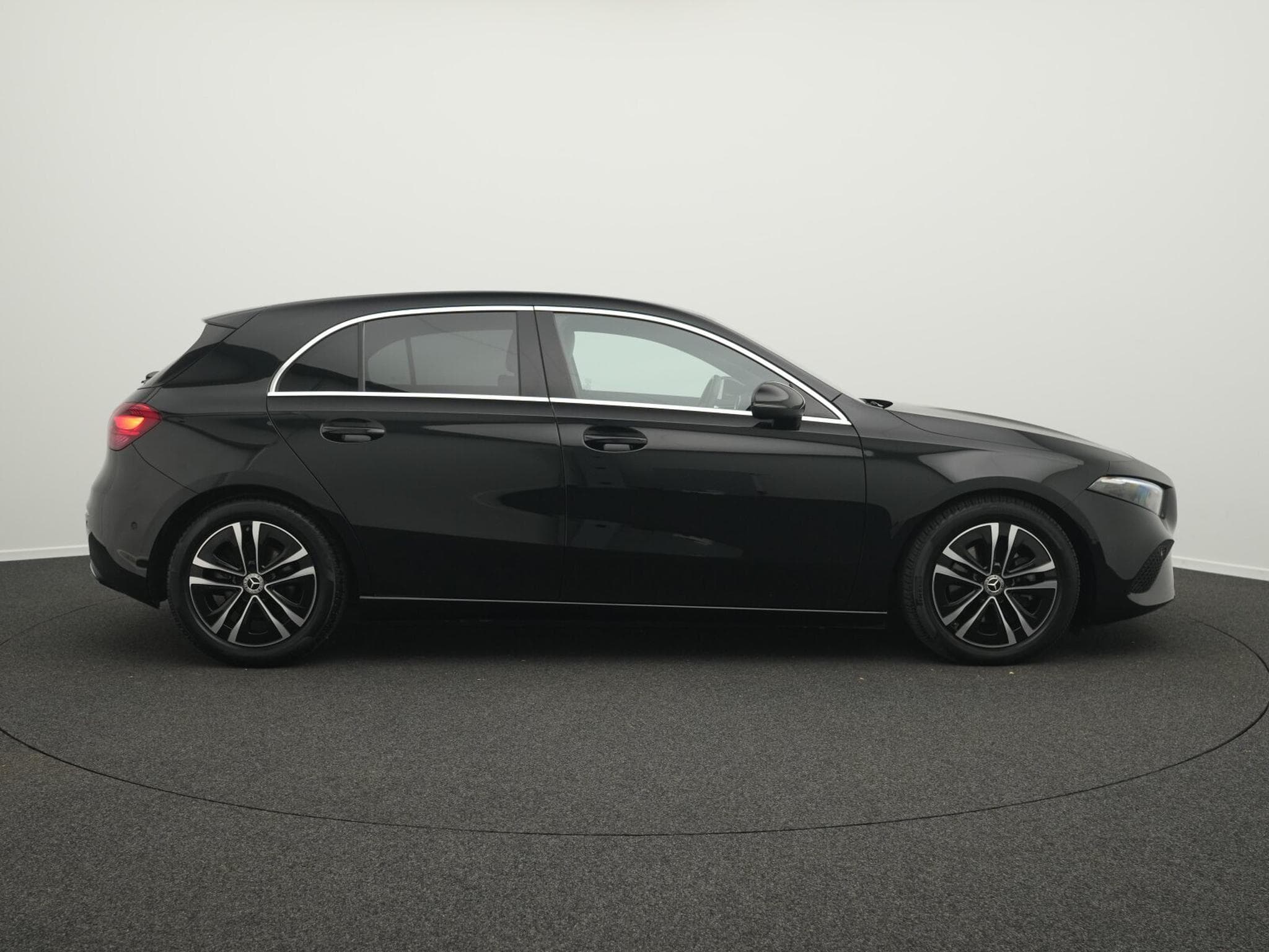 Mercedes A 180 d Progressive LED+Kamera+MBUX (2025) - Foto 5