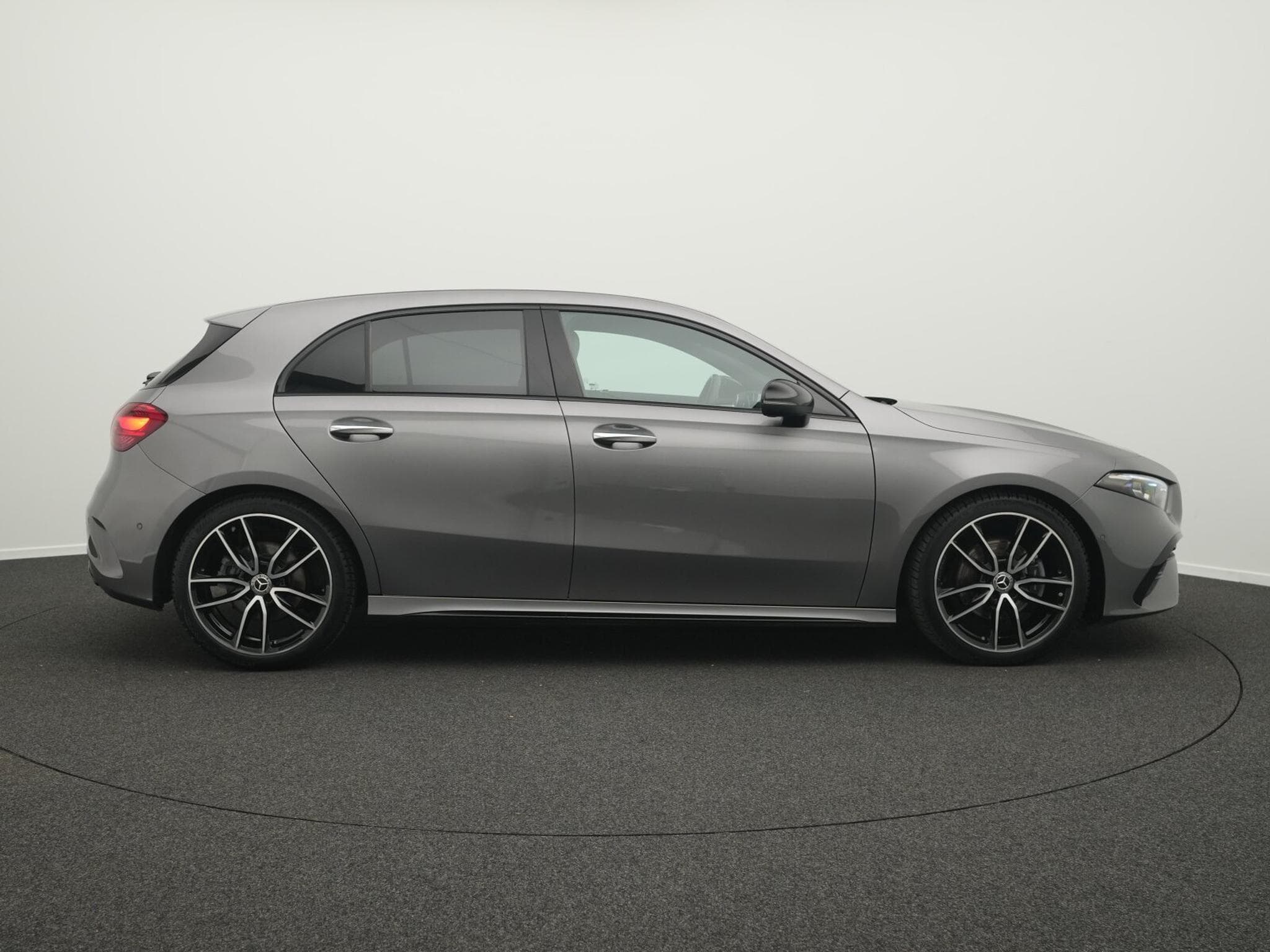 Mercedes A 200 AMG-Line Multi+Kamera+Night+MBUX (2025) - Foto 5