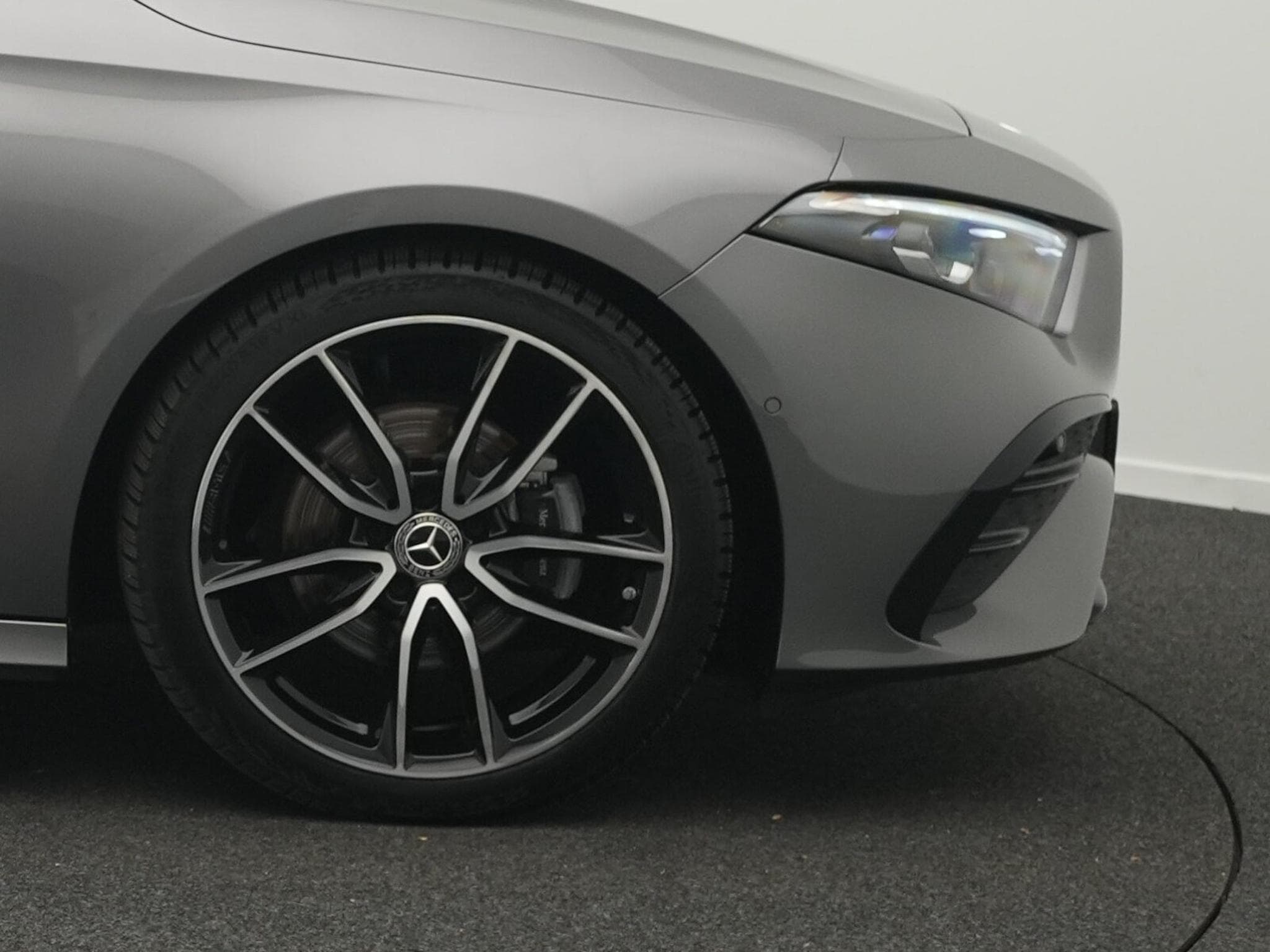 Mercedes A 200 AMG-Line Multi+Kamera+Night+MBUX (2025) - Foto 8