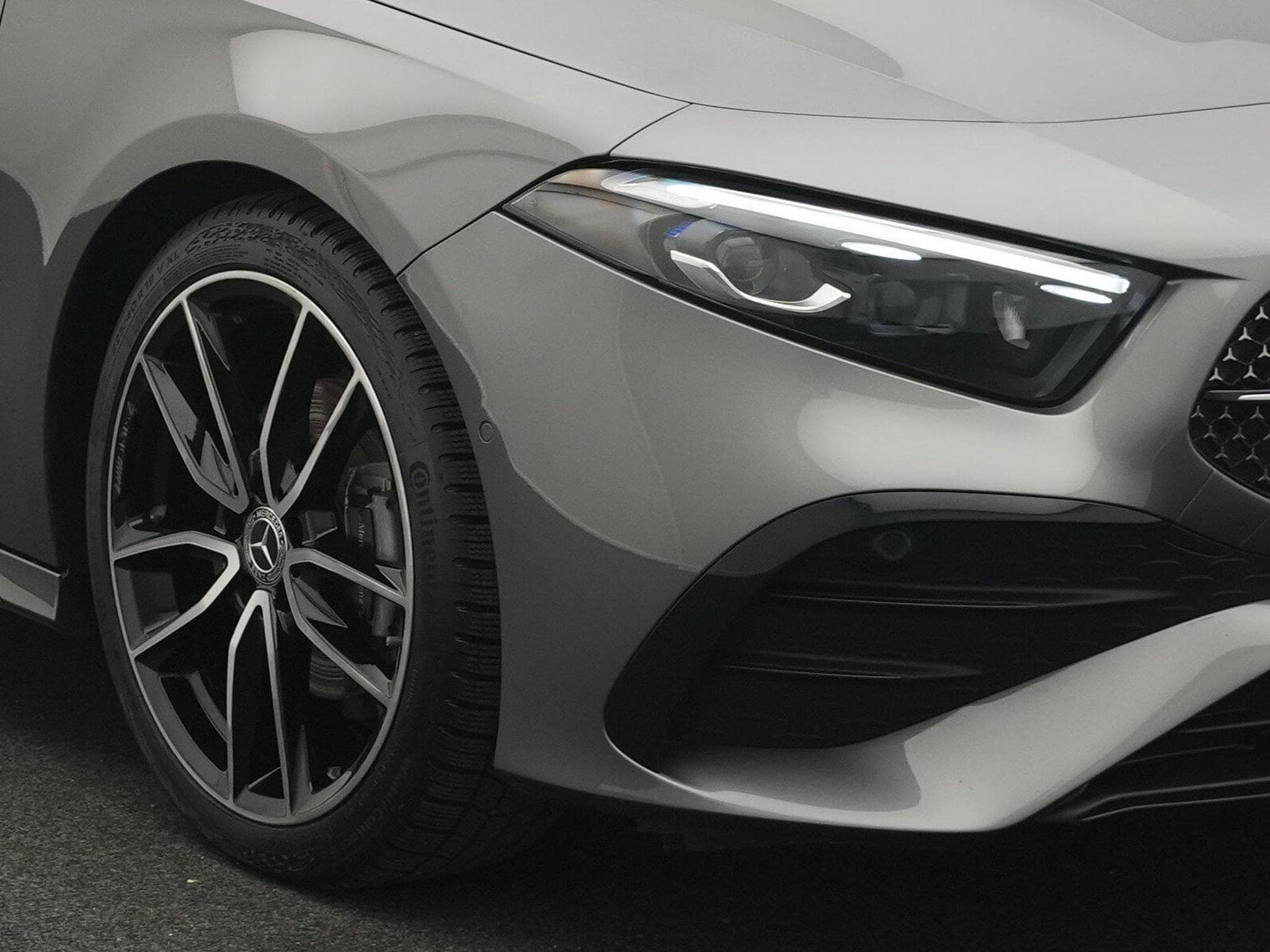 Mercedes A 200 AMG-Line Multi+Kamera+Night+MBUX (2025) - Foto 9