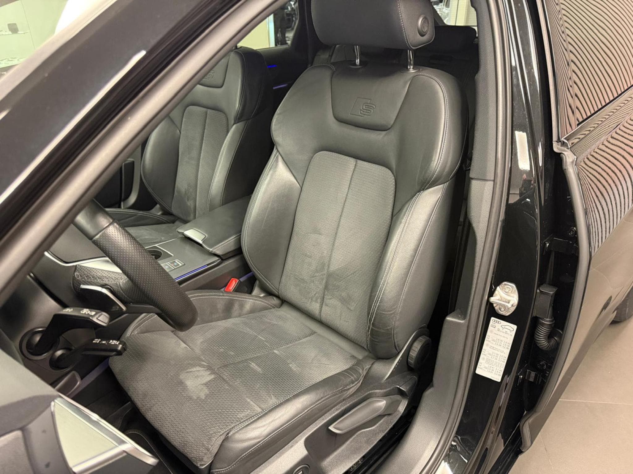 Audi A6 Avant S line 55 TFSI e quattro 367 CH / 270 kW S tronic (2022) - Photo 2