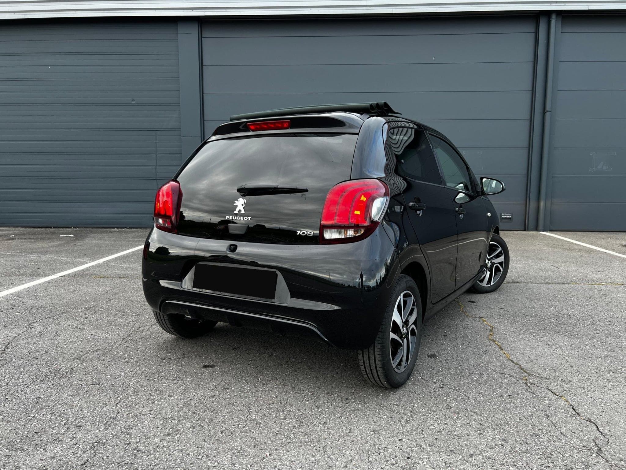 Peugeot 108 1.0 VTI Finition Collection Top! CarPlay (2020) - Photo 2