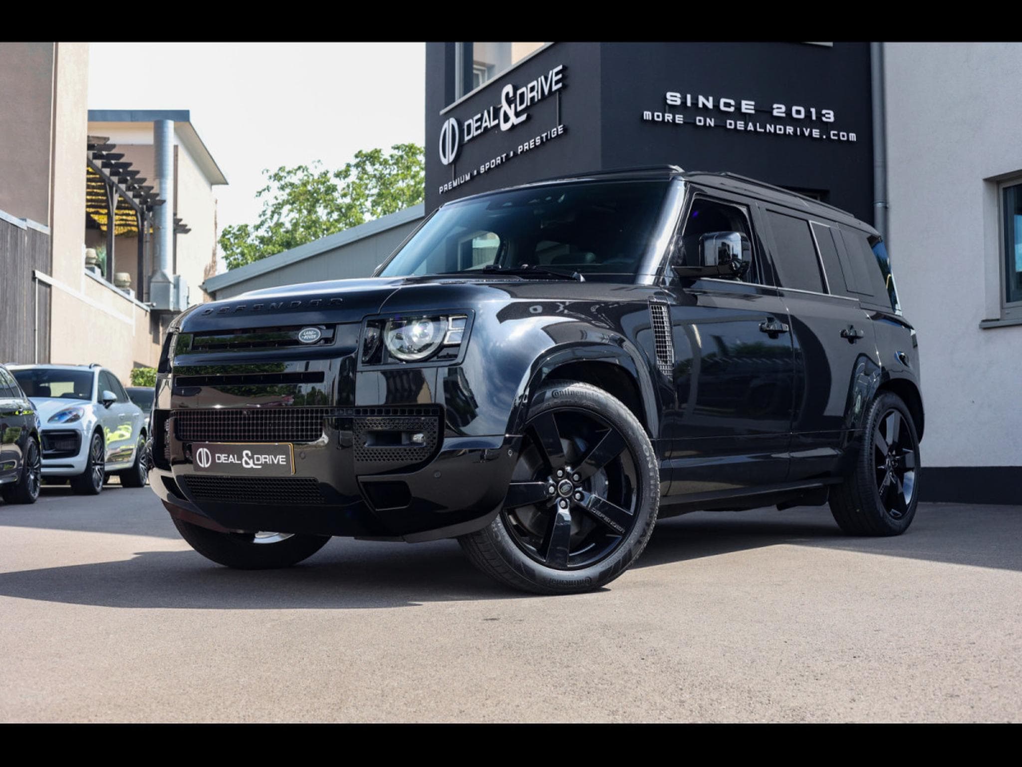 Land-Rover Defender 110 P425 V8 X-DYNAMIC HSE - SANTORINI BLACK (2024) - Photo 1
