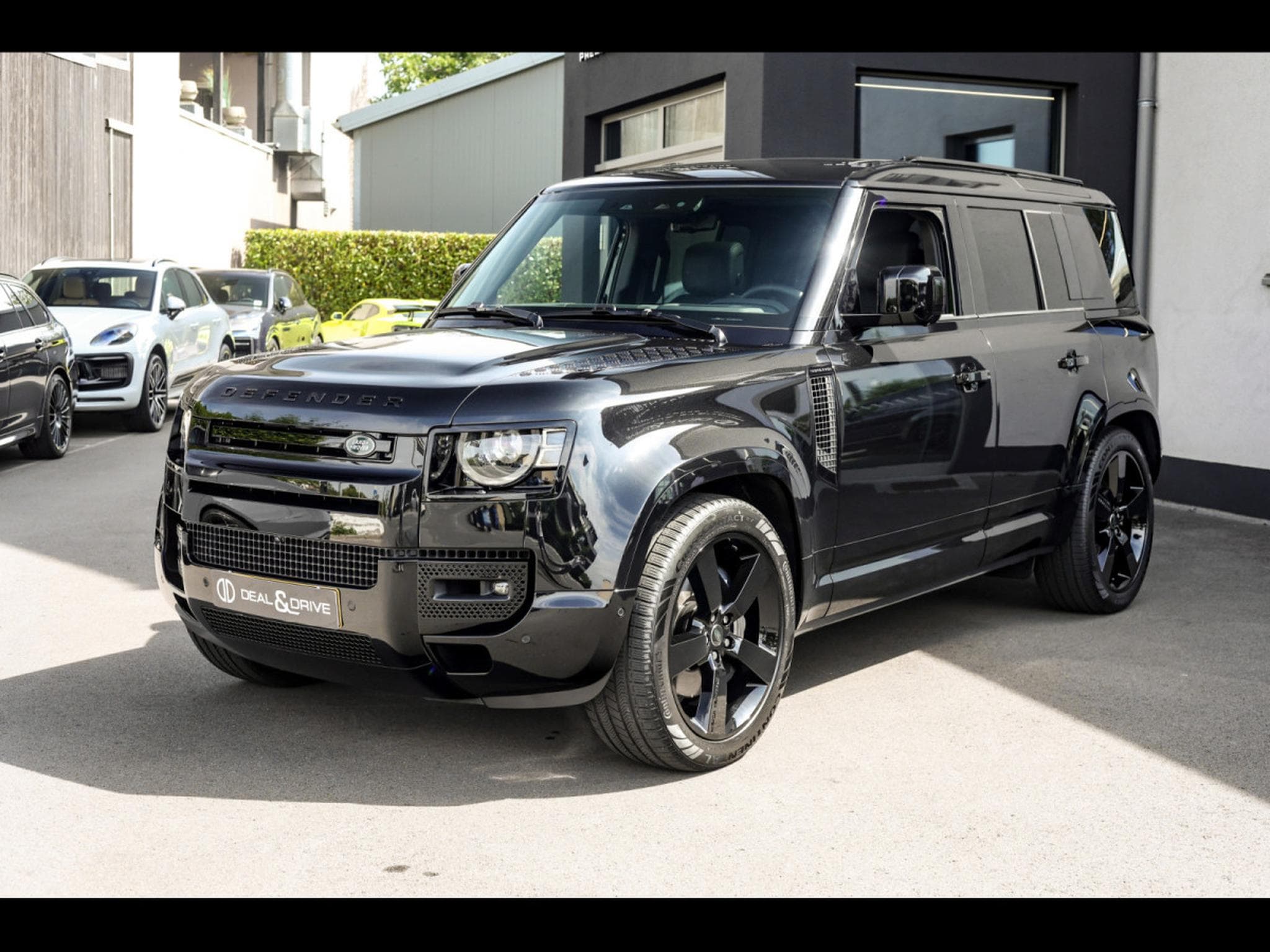 Land-Rover Defender 110 P425 V8 X-DYNAMIC HSE - SANTORINI BLACK (2024) - Photo 6