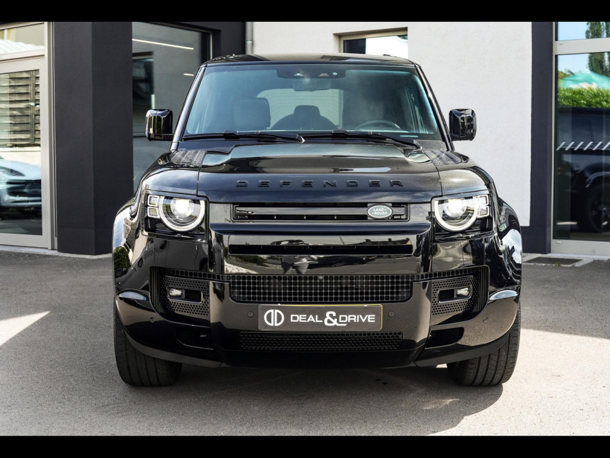 Land-Rover Defender 110 P425 V8 X-DYNAMIC HSE - SANTORINI BLACK (2024) - Photo 5
