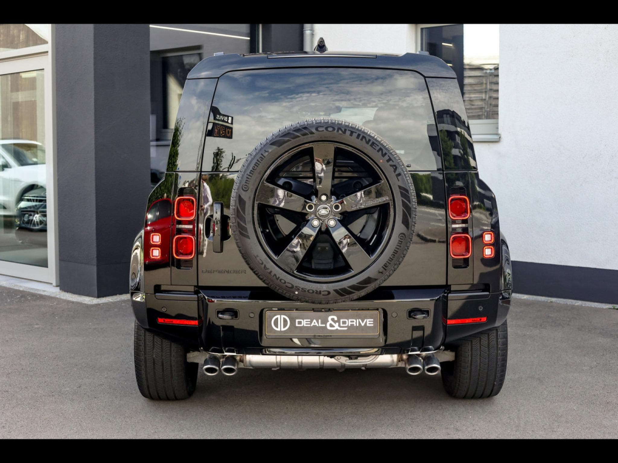 Land-Rover Defender 110 P425 V8 X-DYNAMIC HSE - SANTORINI BLACK (2024) - Photo 4