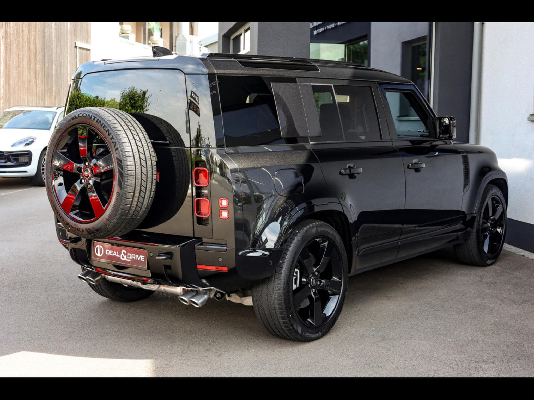 Land-Rover Defender 110 P425 V8 X-DYNAMIC HSE - SANTORINI BLACK (2024) - Photo 7