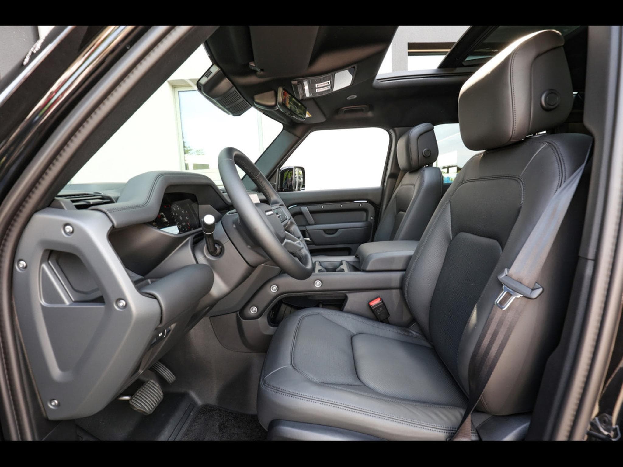 Land-Rover Defender 110 P425 V8 X-DYNAMIC HSE - SANTORINI BLACK (2024) - Photo 10