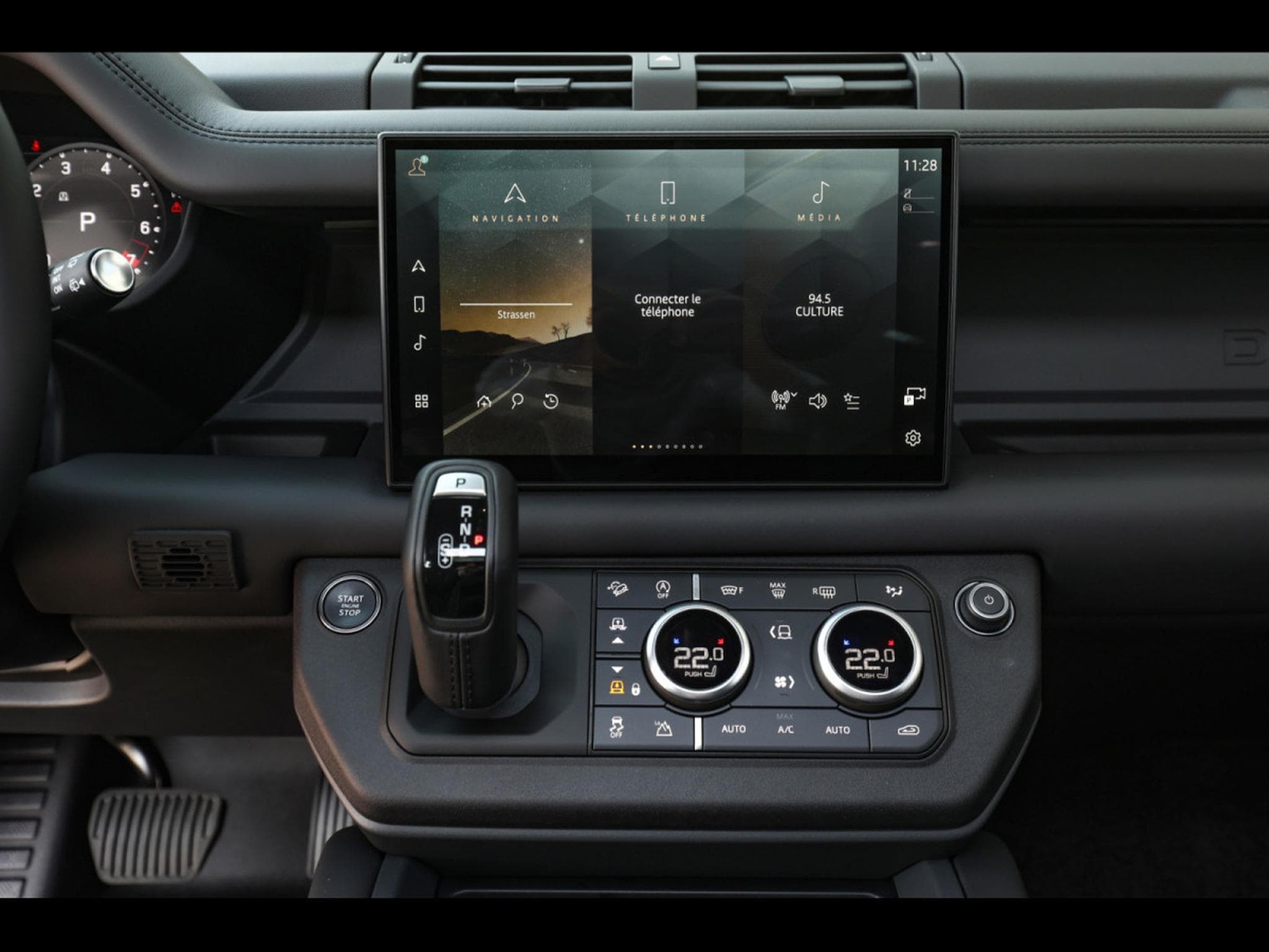 Land-Rover Defender 110 P425 V8 X-DYNAMIC HSE - SANTORINI BLACK (2024) - Photo 13