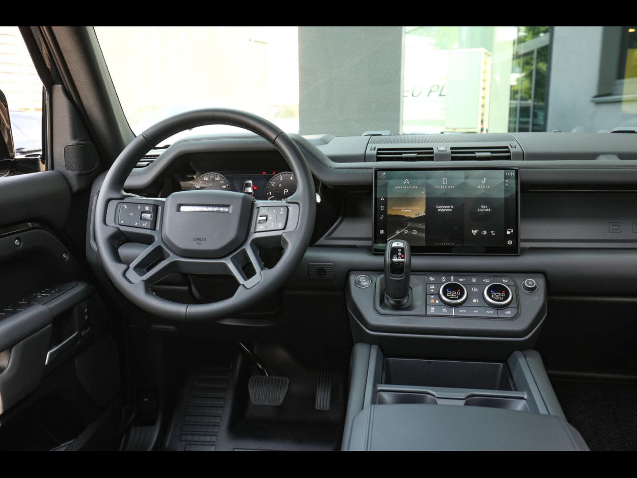 Land-Rover Defender 110 P425 V8 X-DYNAMIC HSE - SANTORINI BLACK (2024) - Photo 15
