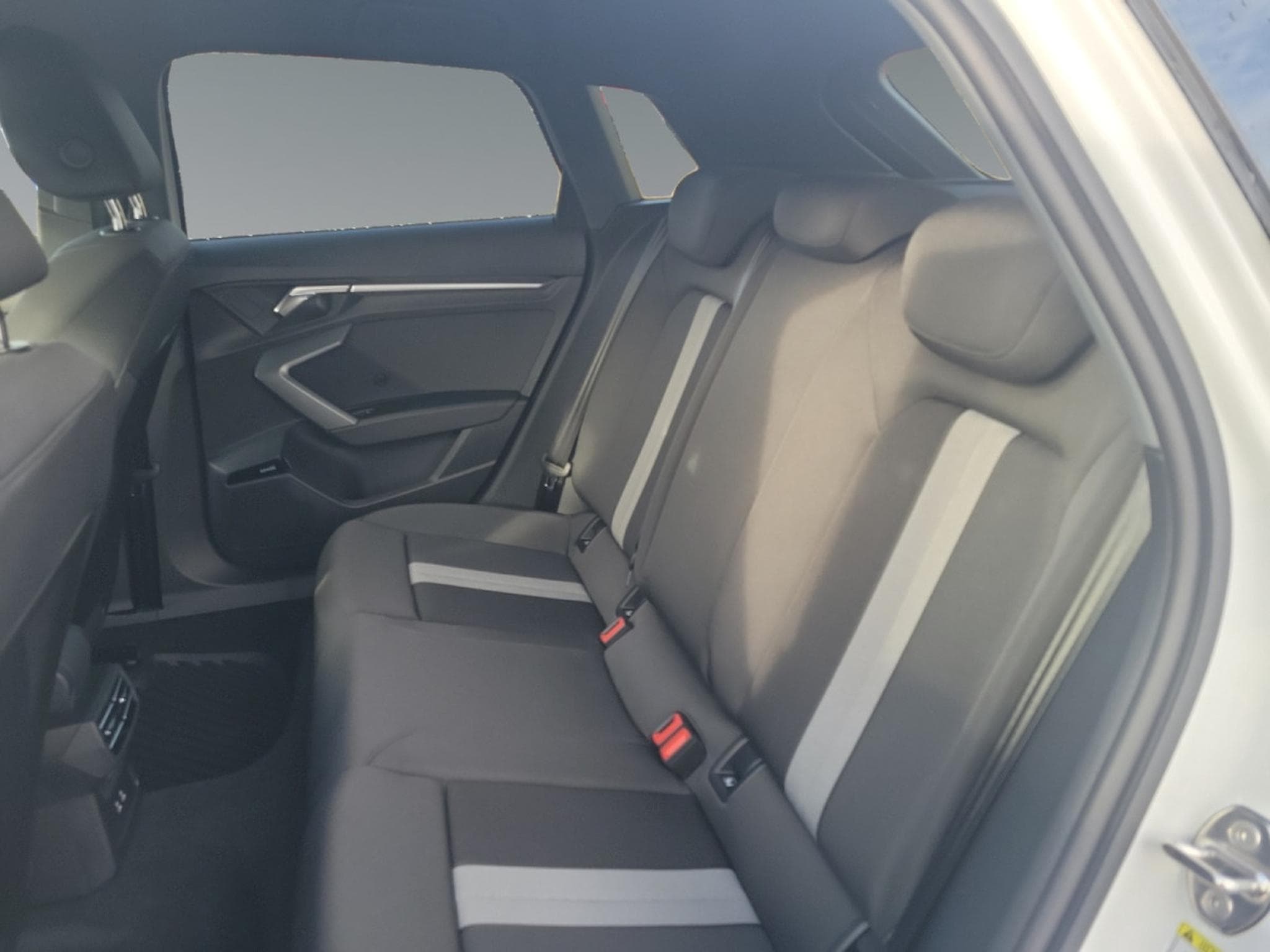 Audi A3 2.0 TDI 150ch DSG7 ADVANCED (2025) - Photo 15