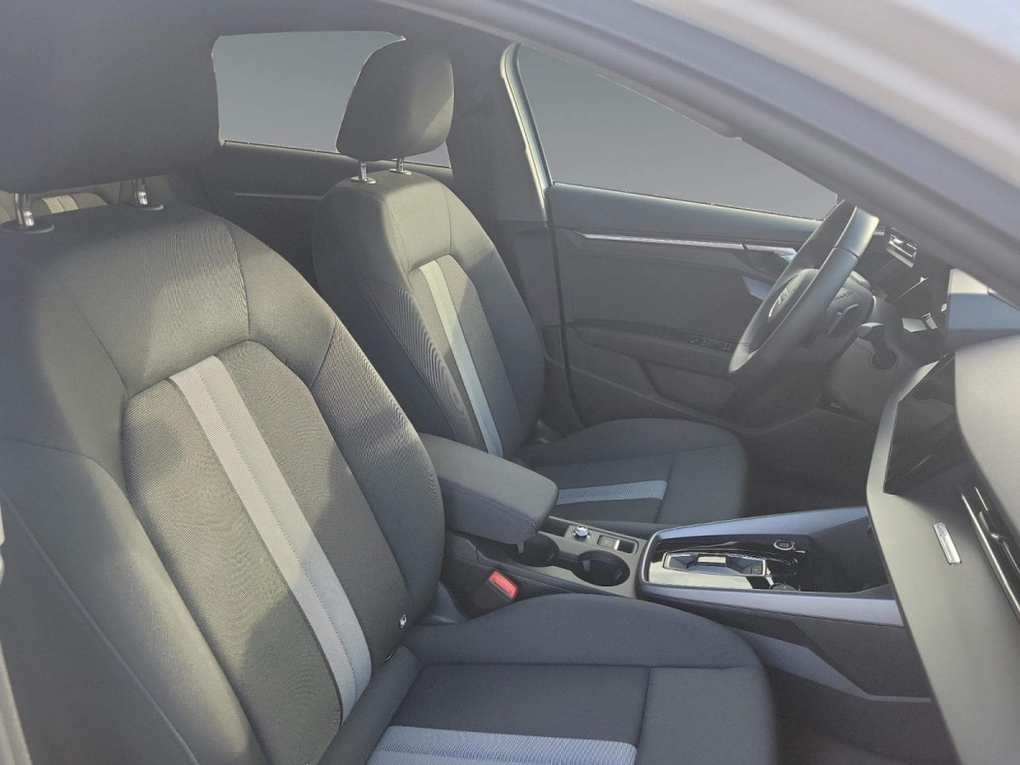 Audi A3 2.0 TDI 150ch DSG7 ADVANCED (2025) - Photo 16