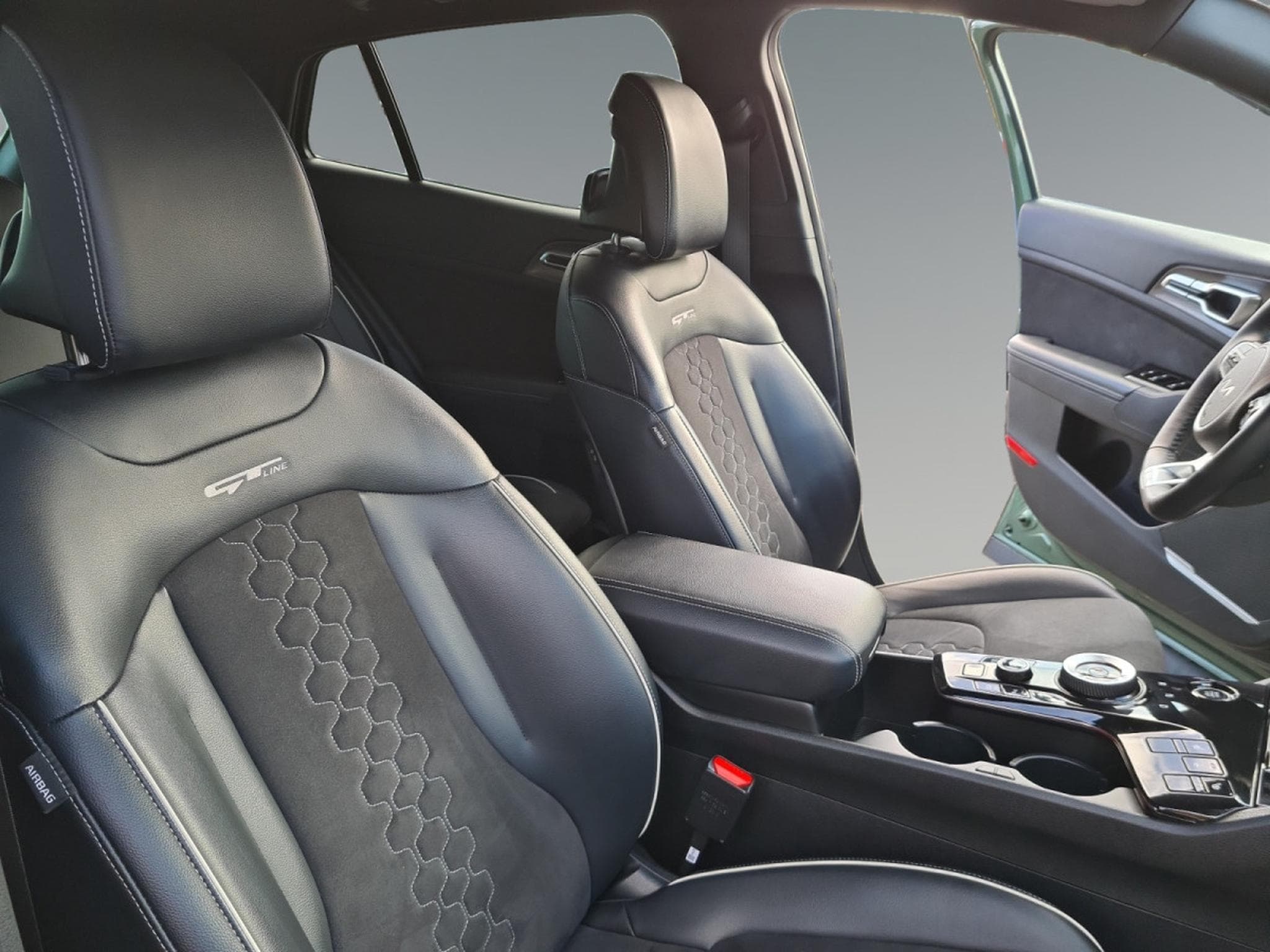 Kia Sportage GT Line HEV (2022) - Photo 16