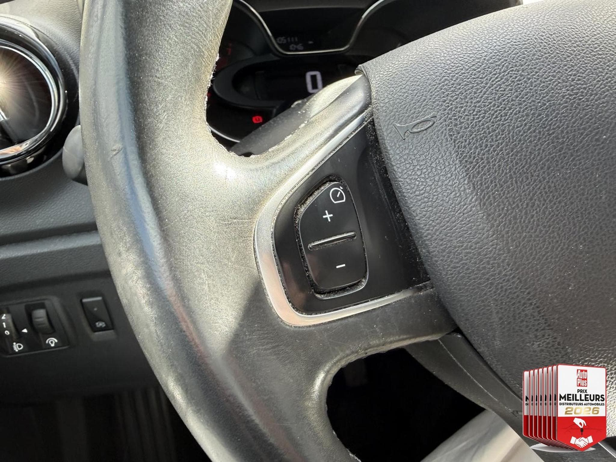 Renault CAPTUR 0.9 TCE 90 ENERGY INTENS 2016 (2016) - Photo 25