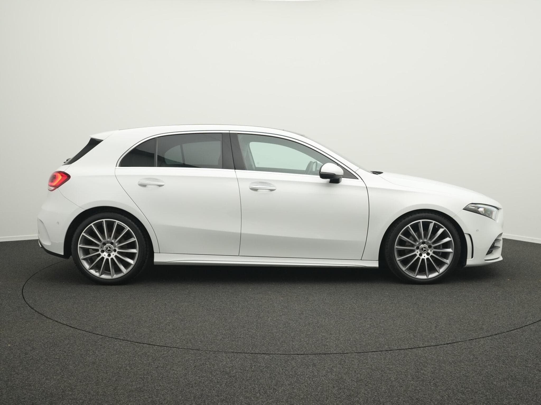 Mercedes A 200 d AMG-Line LED+Pano+Kamera+19" (2022) - Photo 5