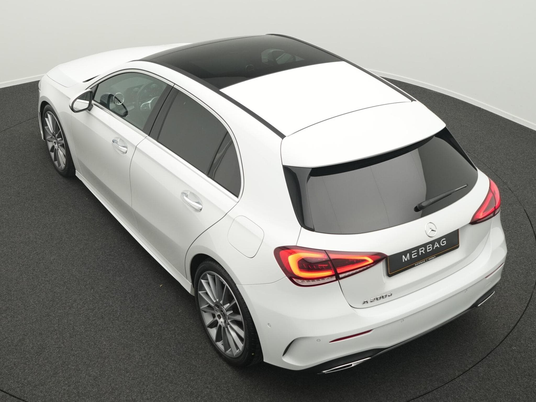 Mercedes A 200 d AMG-Line LED+Pano+Kamera+19" (2022) - Photo 13
