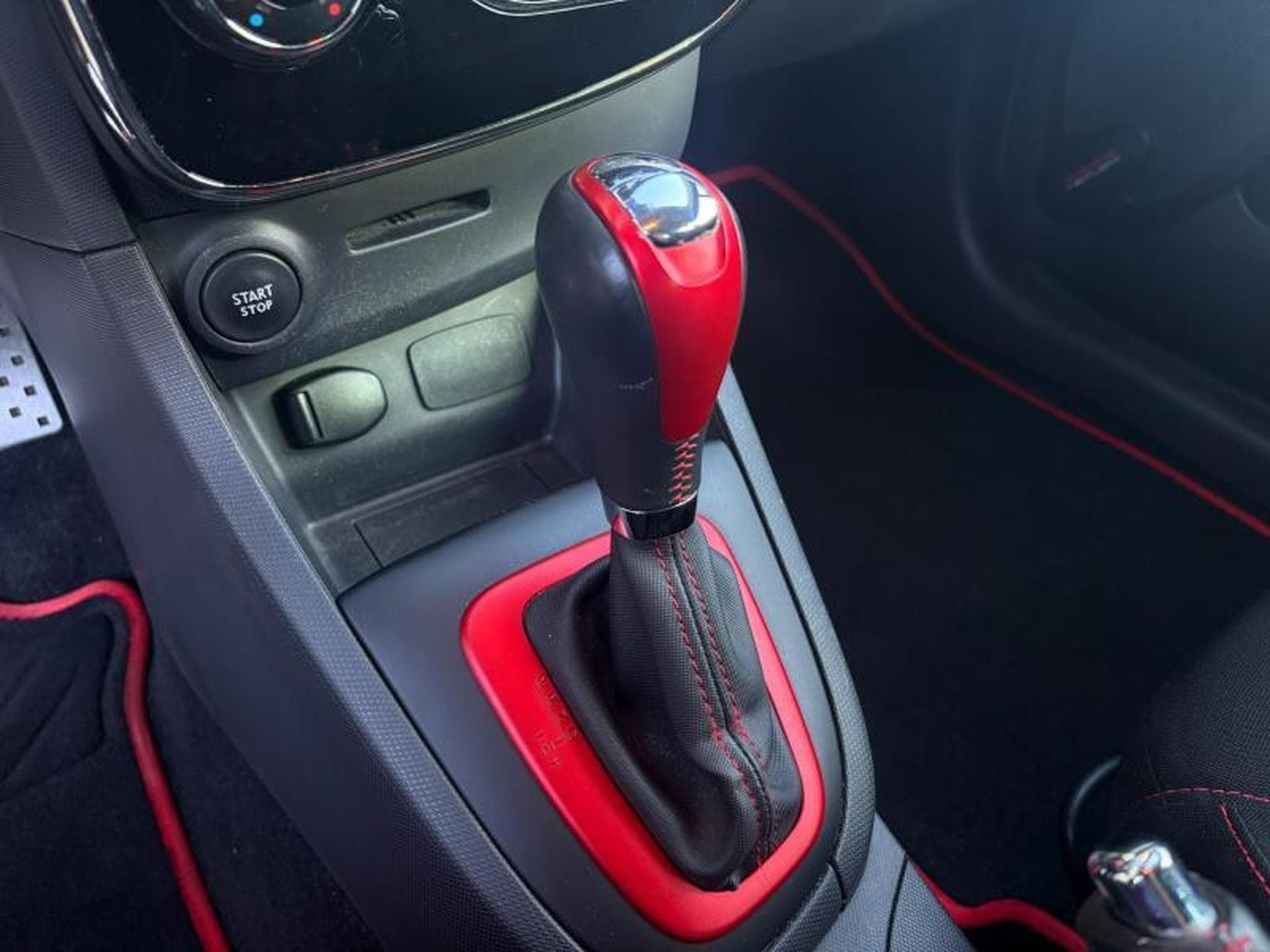 Renault Clio IV RS 1.6 200ch/PDC/GPS (2014) - Photo 13