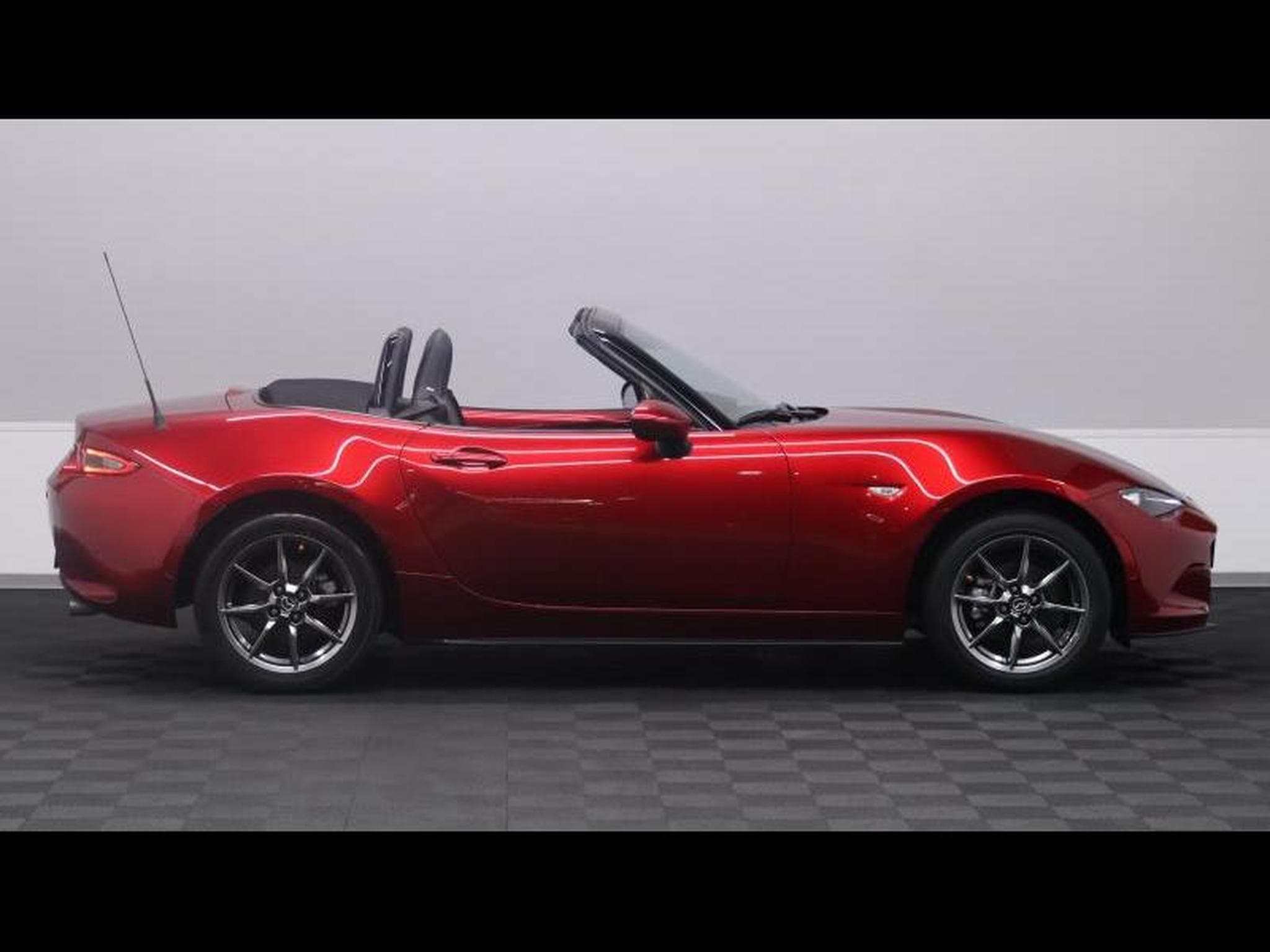 Mazda MX-5 Skyactiv-G 130ch (2021) - Photo 10