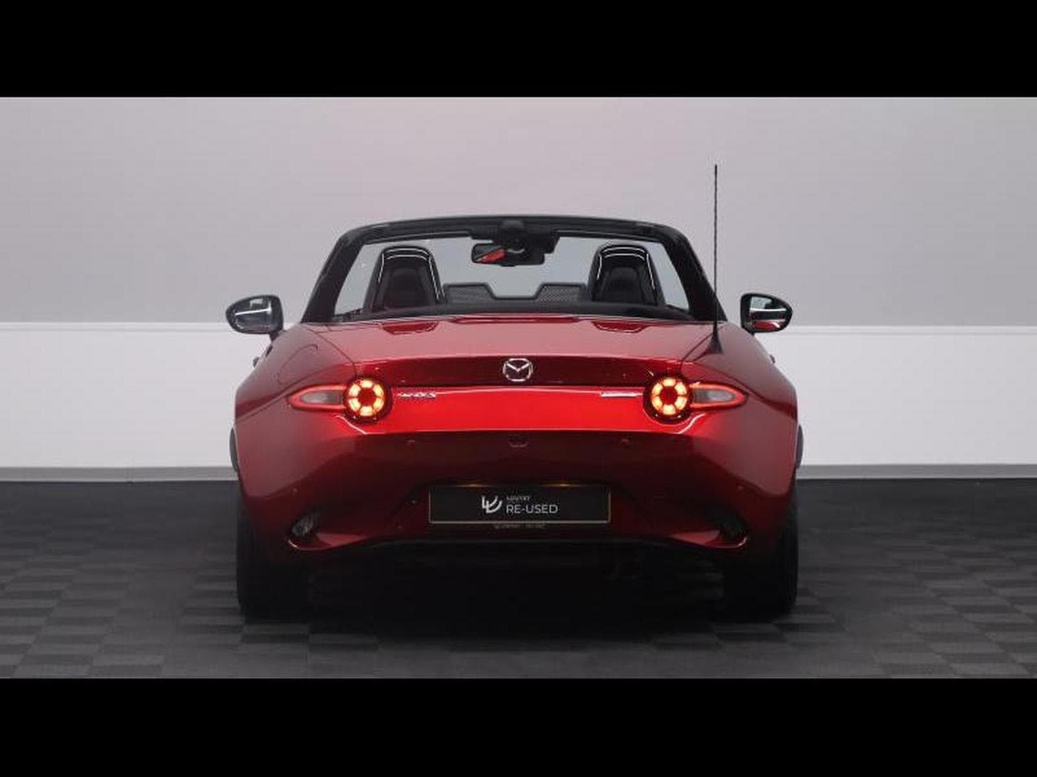 Mazda MX-5 Skyactiv-G 130ch (2021) - Photo 16