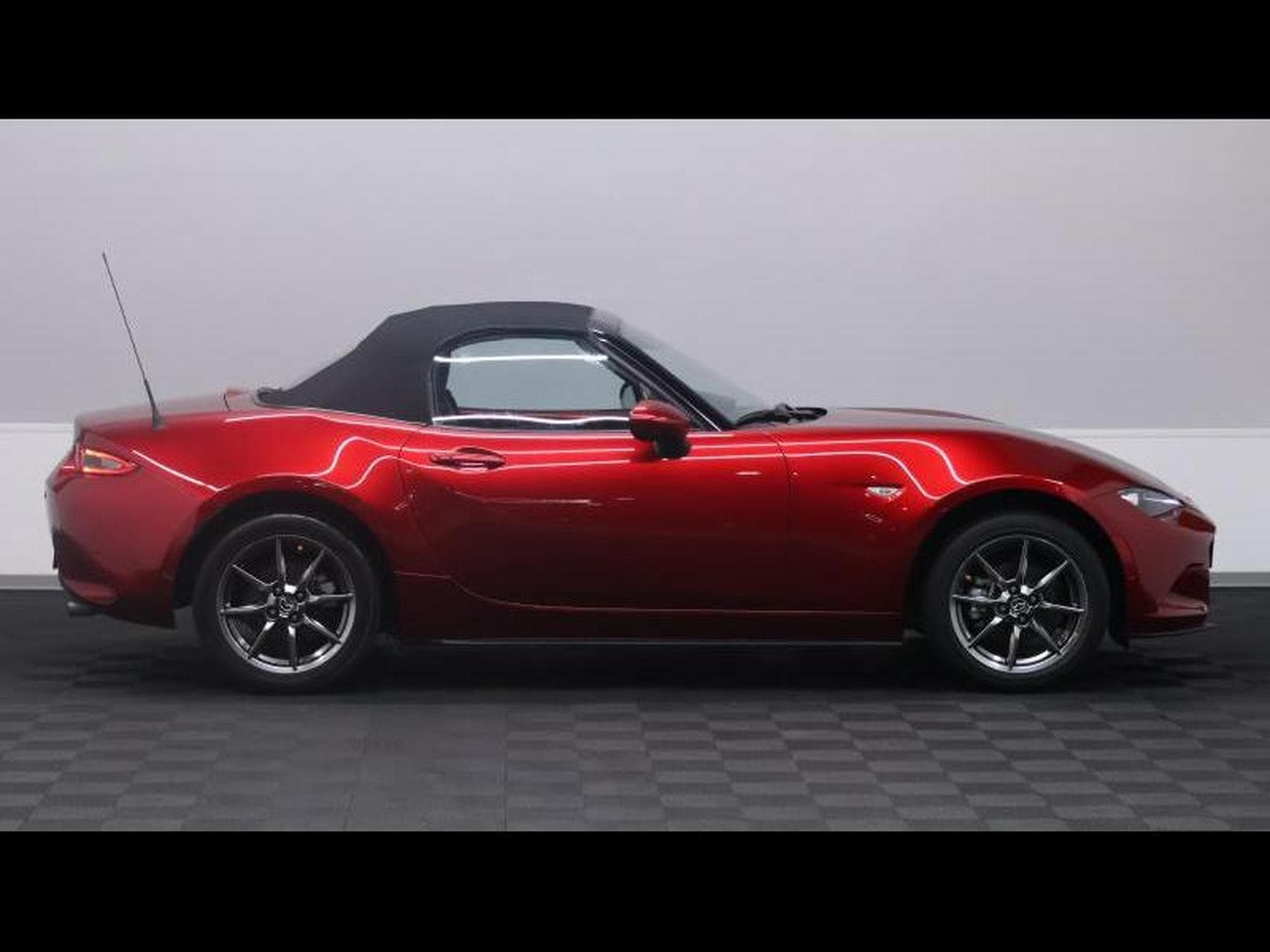 Mazda MX-5 Skyactiv-G 130ch (2021) - Photo 12