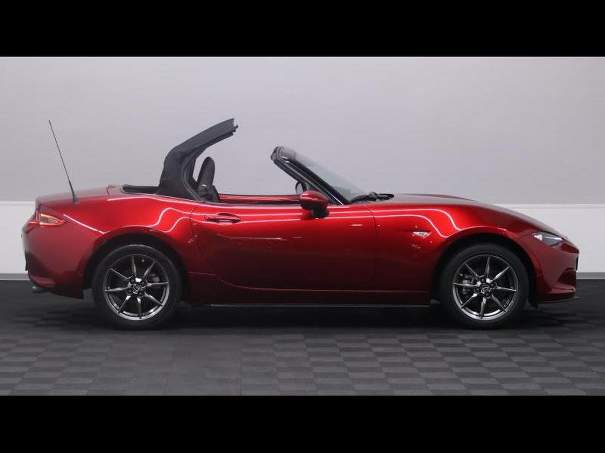 Mazda MX-5 Skyactiv-G 130ch (2021) - Photo 11