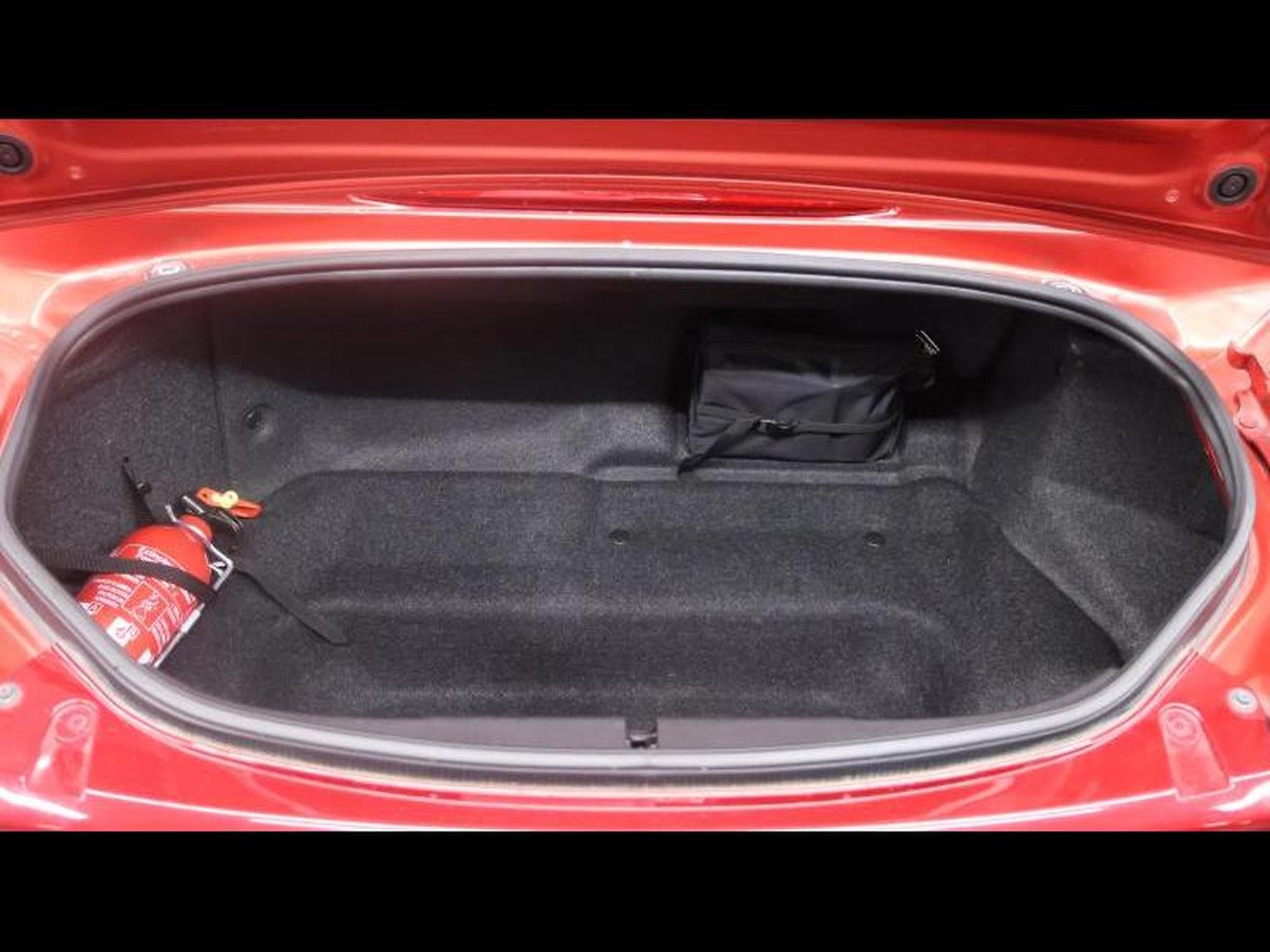 Mazda MX-5 Skyactiv-G 130ch (2021) - Photo 23
